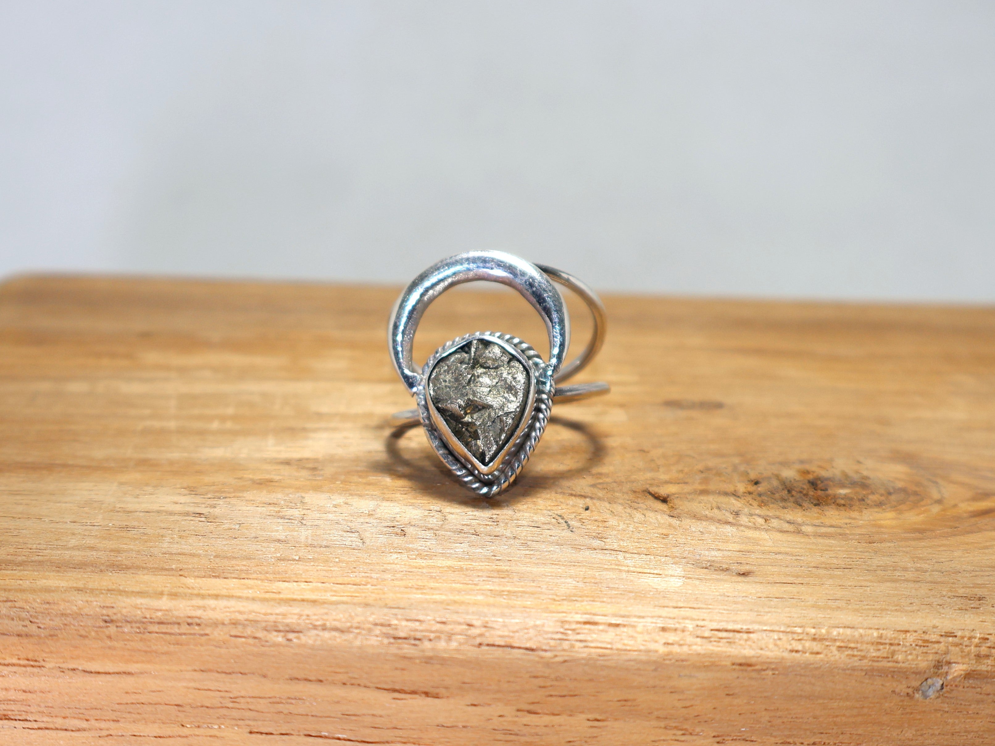 Natürlicher roher Pyrit-Ring, 925er Sterlingsilber-Ring, handgefertigter Ring, rauer Edelstein, böhmischer Ring, zierlicher Ring, Geschenk für sie