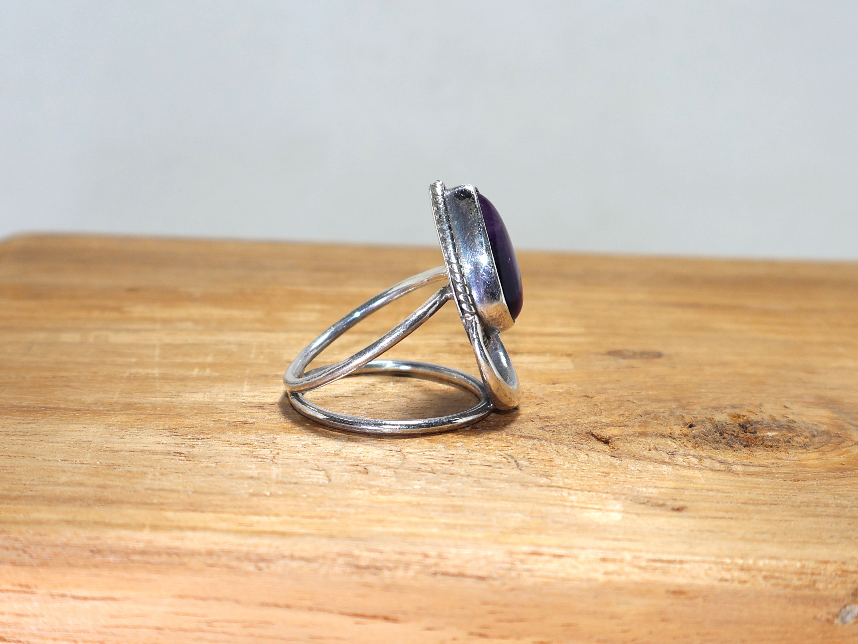 Natürlicher Amethyst Silberring Handgefertigter violetter Edelsteinschmuck Minimalistischer Ring 925 Sterling Silber Ring Einzigartiger Ring Tropfen Verlobungsring