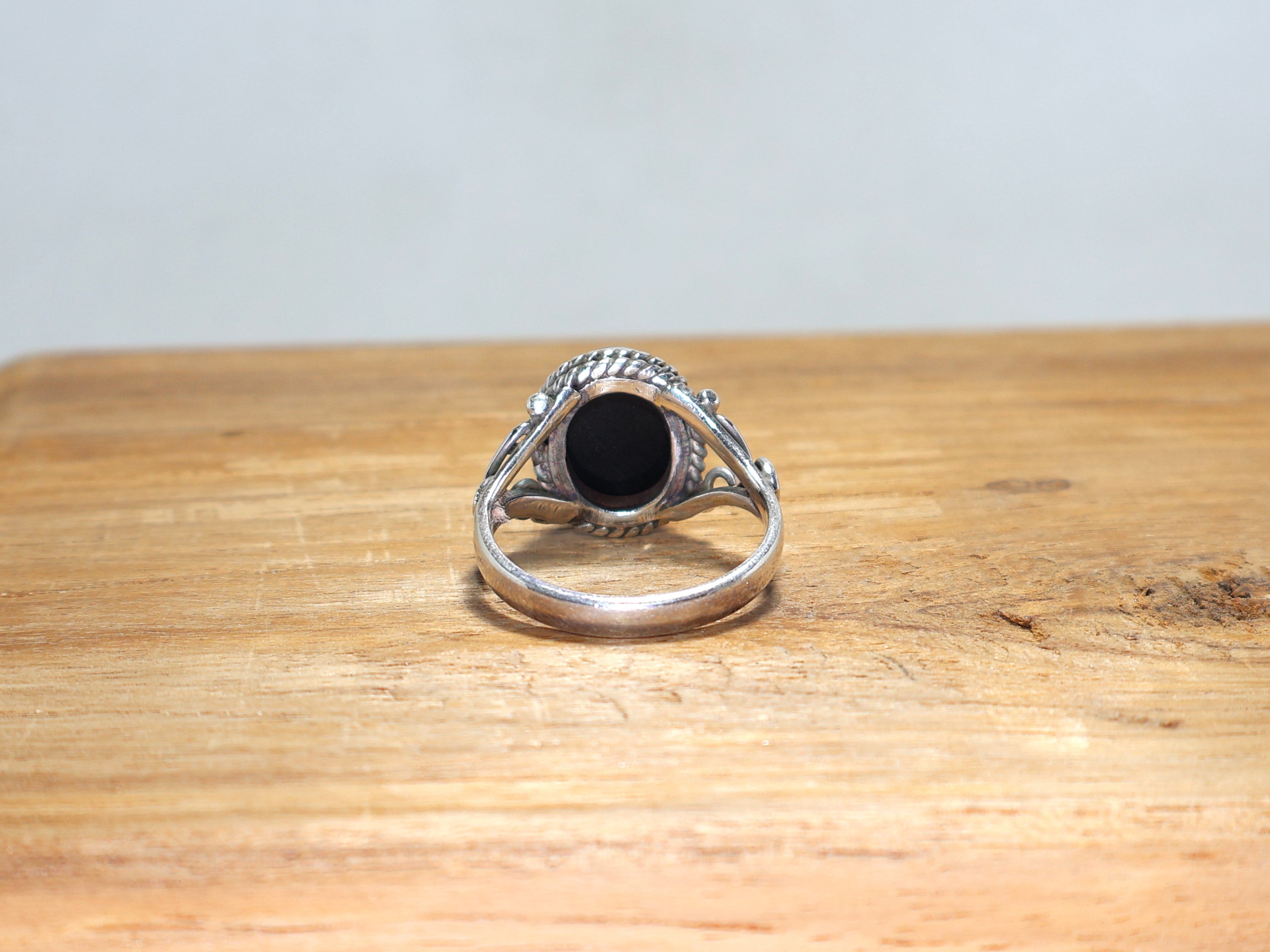 Designer Ring aus schwarzem Onyx, handgefertigter Ring mit ovalem Edelstein, Statement-Ring, Geschenk für sie, Ring aus 925er Sterlingsilber, einzigartiger Ring, oxidierter Ring