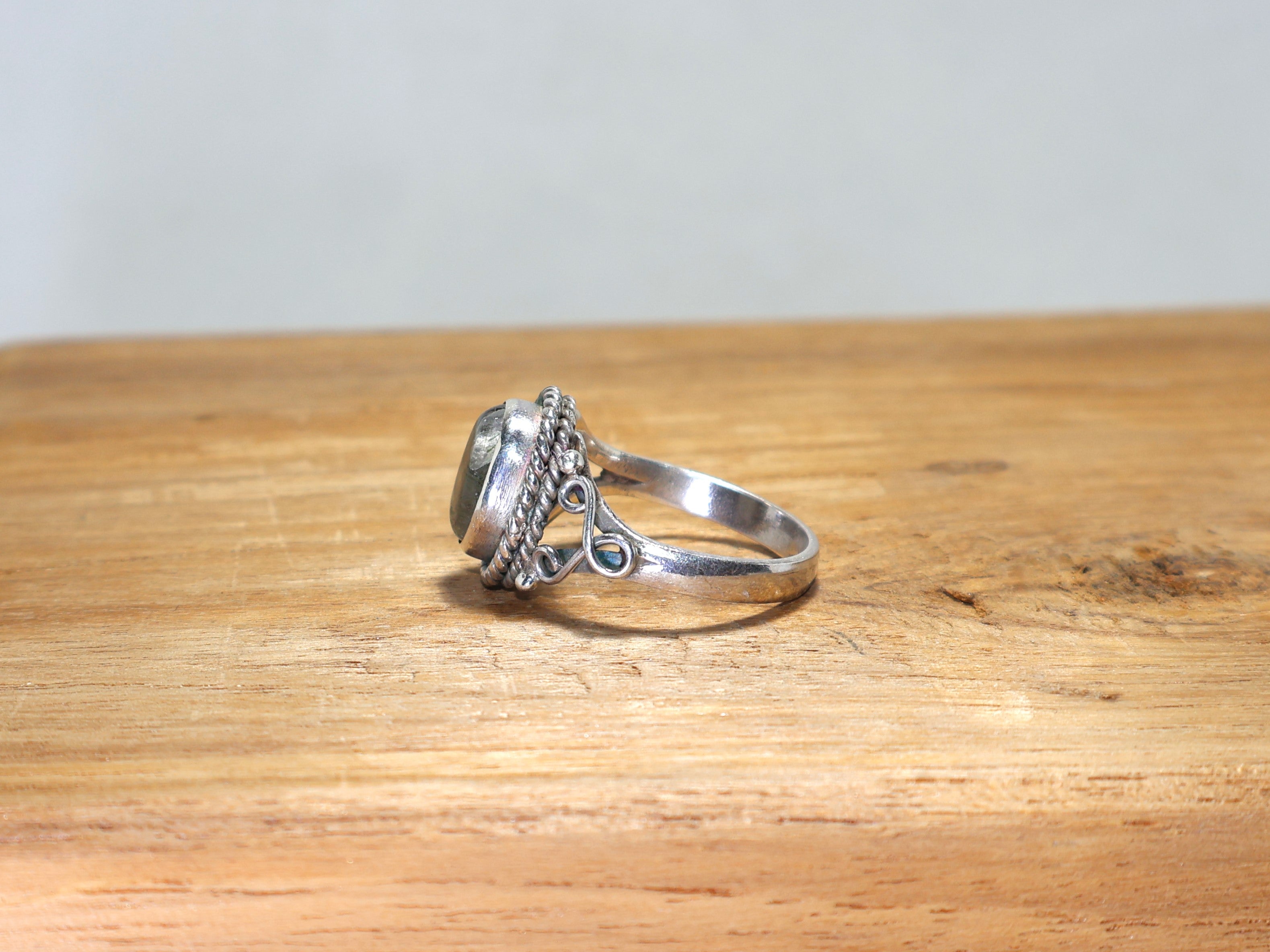 Handgemachter Ring aus natürlichem Rutil-Edelstein aus Sterlingsilber 925 Minimalistischer Ring Zierlicher Ring Feiner Ring Geschenk für Ihn