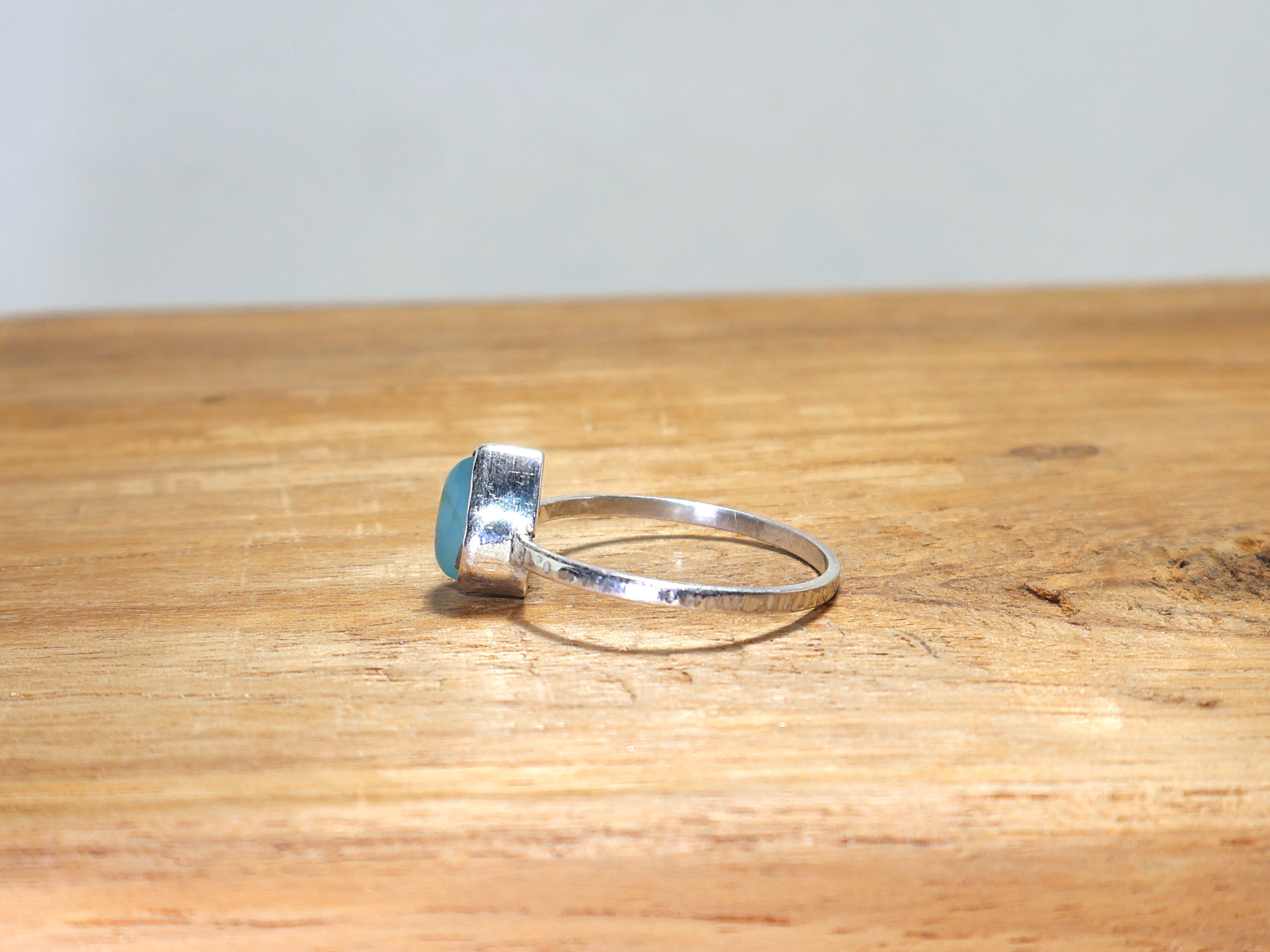 Natürlicher Aqua Chalcedon Ring, winziger Chalcedon Ring, handgefertigter Silberring, einzigartiger Ring, Geburtssteinring, 925 Sterlingsilberring