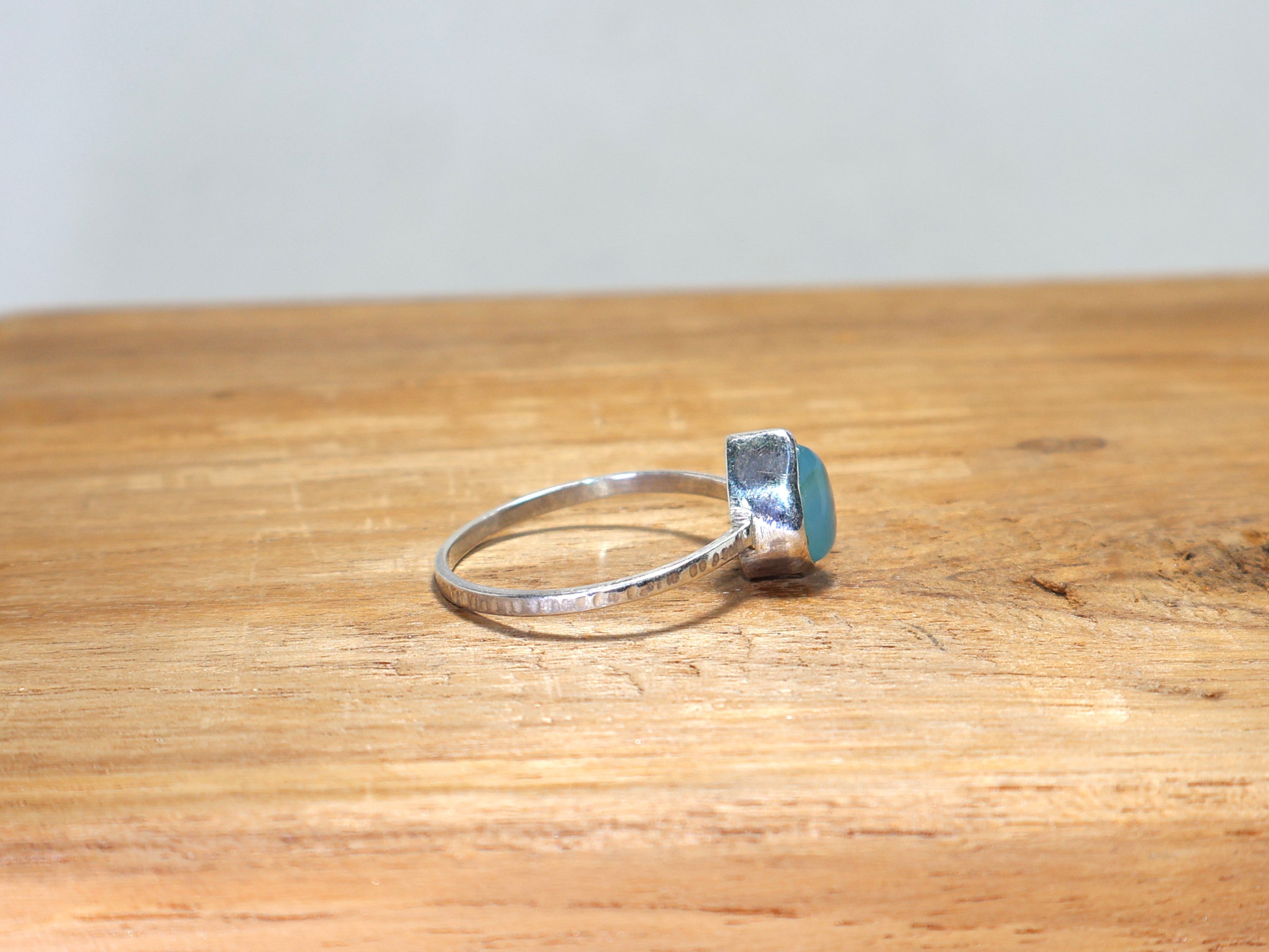 Natürlicher Aqua Chalcedon Ring, winziger Chalcedon Ring, handgefertigter Silberring, einzigartiger Ring, Geburtssteinring, 925 Sterlingsilberring