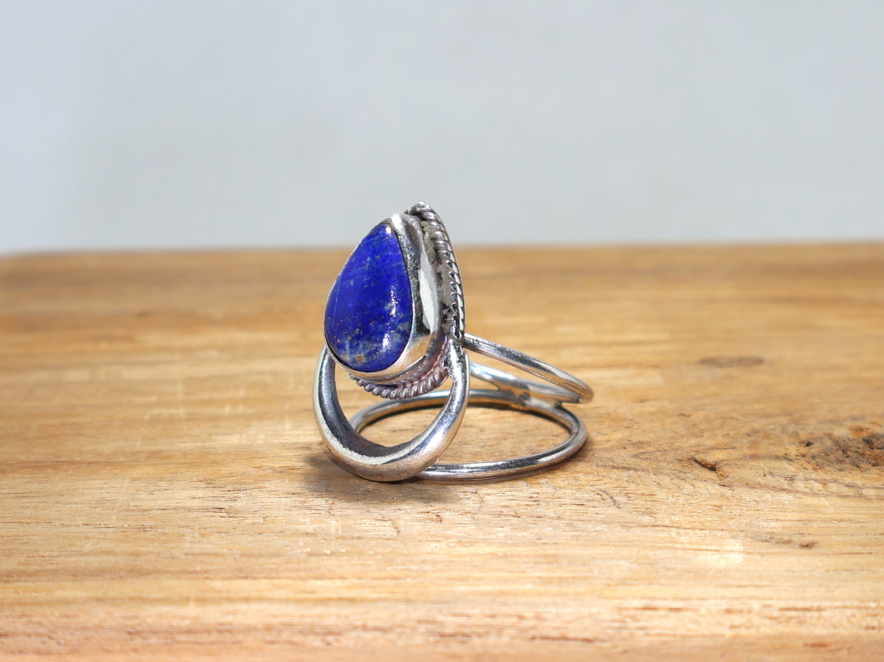 Lapislazuli Ring Tropfen Edelstein 925 Sterling Silber Ring Handgefertigt Alltagsring Tropfenförmiger Lapislazuli Ring Minimalistischer Ring Unisex Ring Einzigartiger Blauer Edelsteinring Ring Für Sie & Ihn