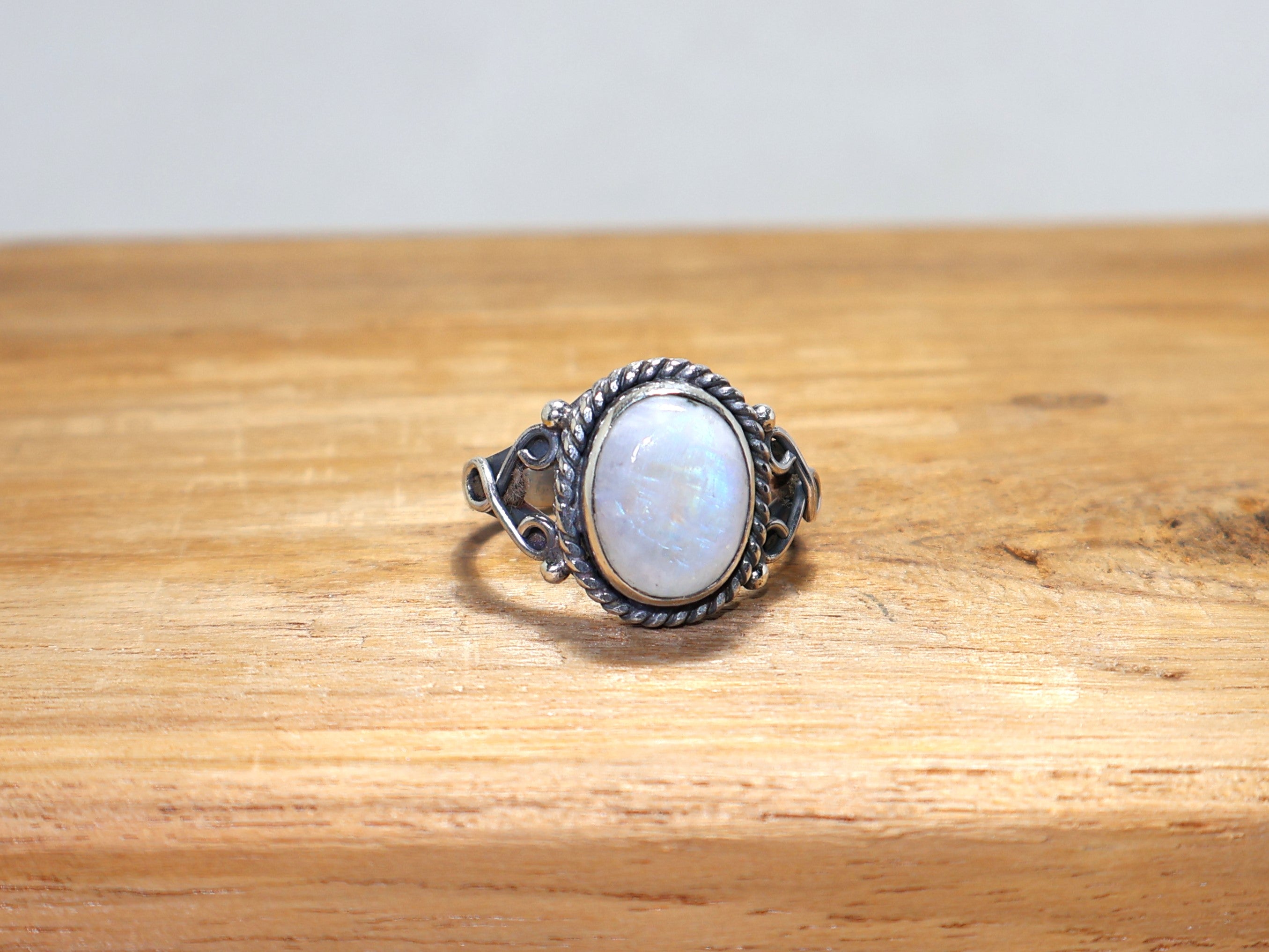 Howlith Edelstein Silberring Massiv 925 Sterling Silber Handgemachter Boho Ring Geschenk für Sie Weißer Stein Ring Geburtsstein Ring Einzigartiger Ring Ovaler Stein Ring
