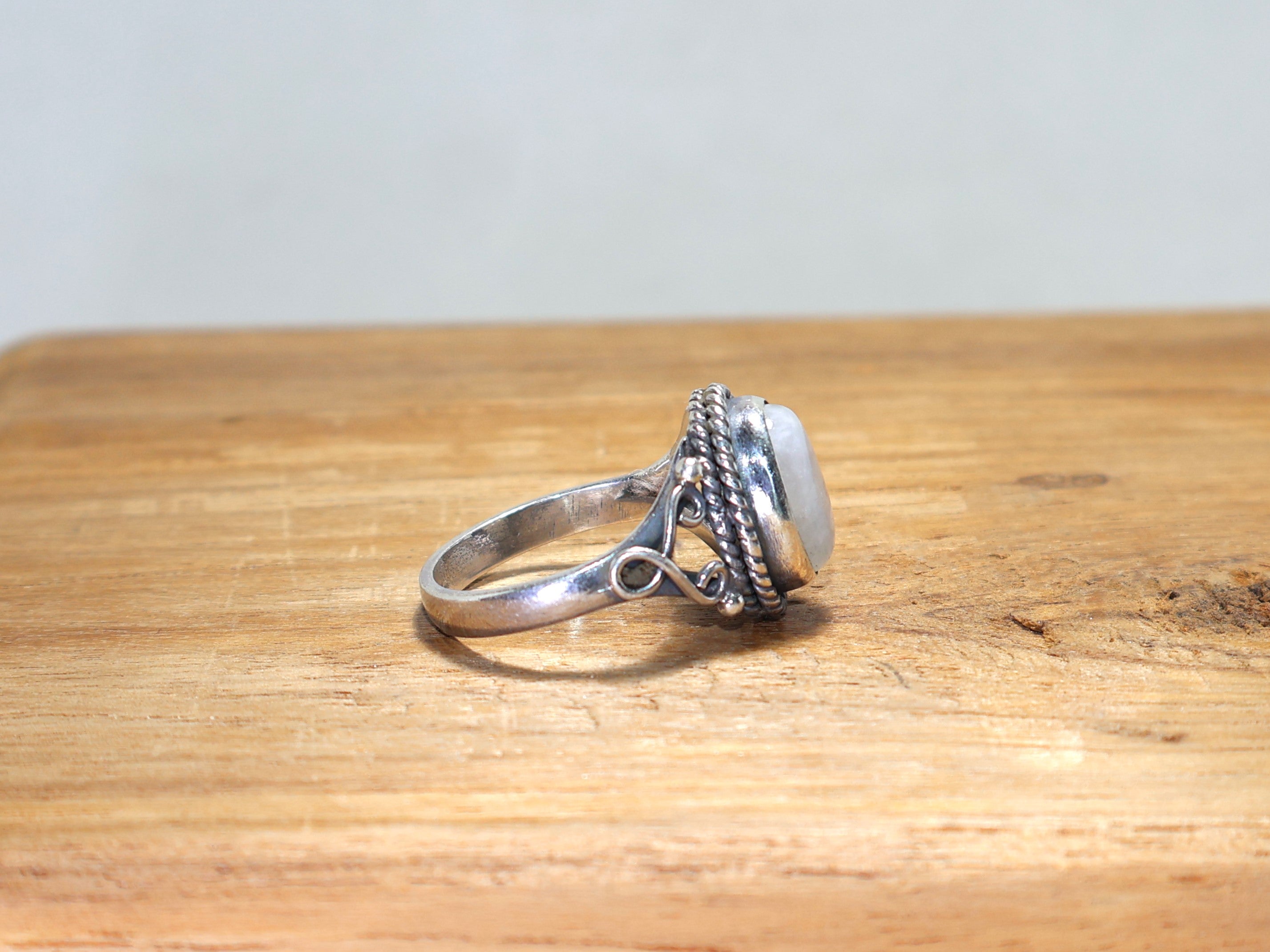 Howlith Edelstein Silberring Massiv 925 Sterling Silber Handgemachter Boho Ring Geschenk für Sie Weißer Stein Ring Geburtsstein Ring Einzigartiger Ring Ovaler Stein Ring