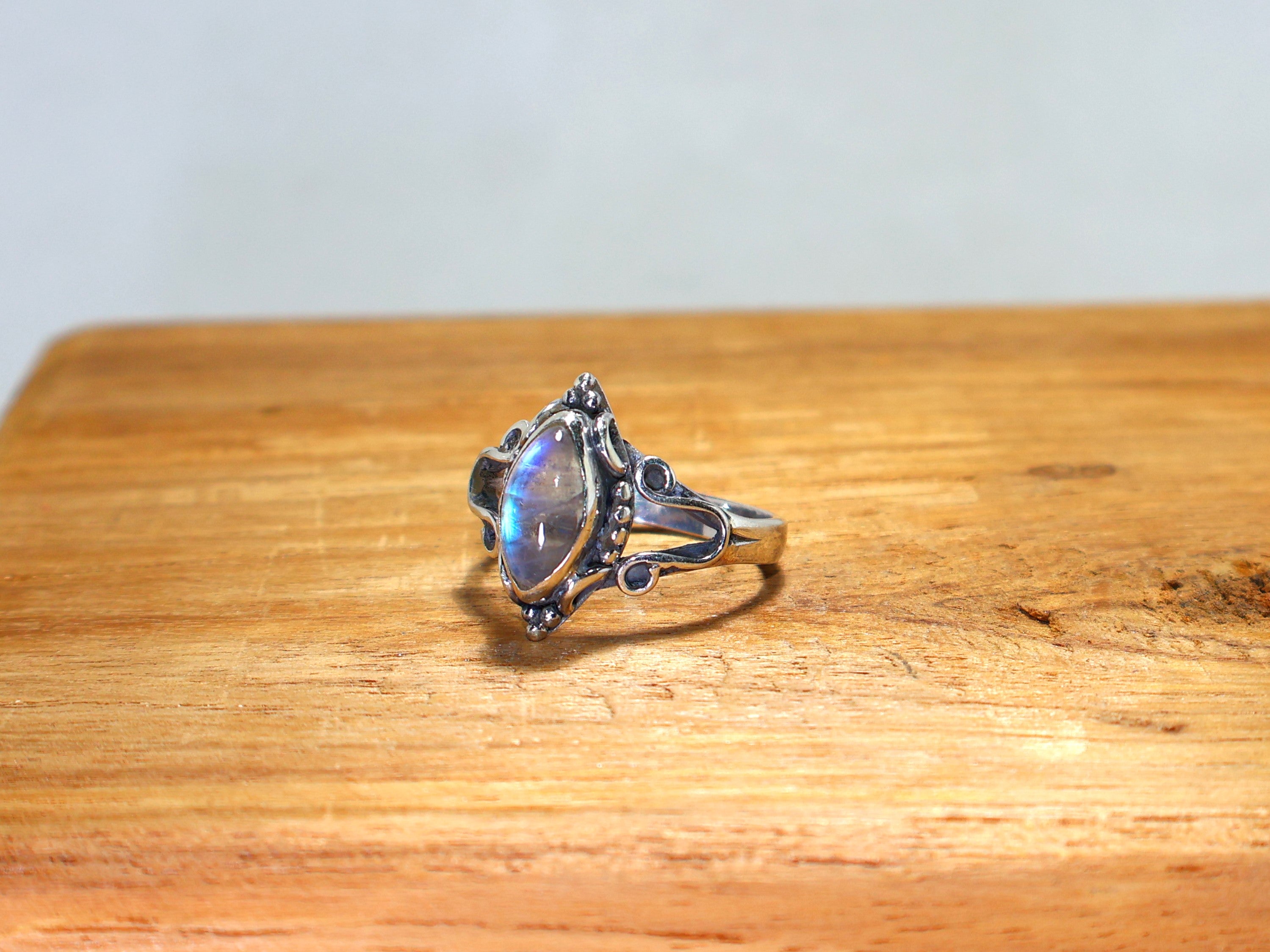 Marquise Regenbogenmondstein Ring Handgemachter Ring für Frauen Einzigartiger Ring Blauer Feuer Edelstein Ring Designer Ring 925 Sterling Silber