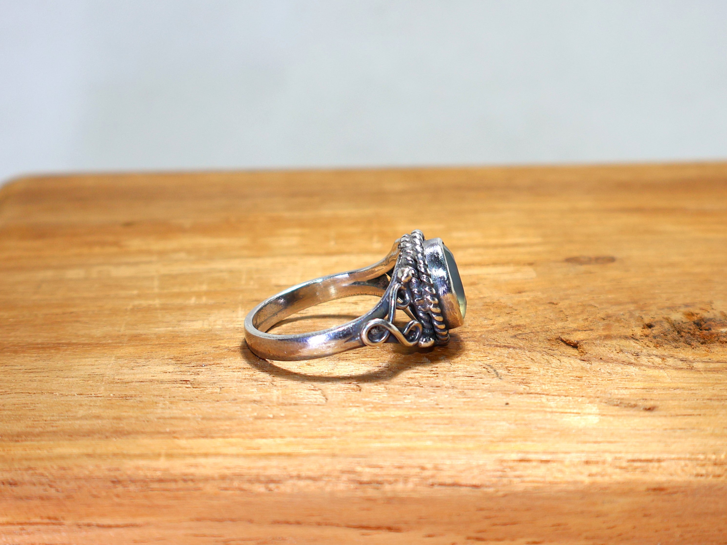 Geschliffener Aqua-Chalcedon-Ring, handgefertigter Edelsteinring, März-Geburtssteinring, blauer Stein, 925er Sterlingsilberring, Boho-Ring, Geschenk für sie
