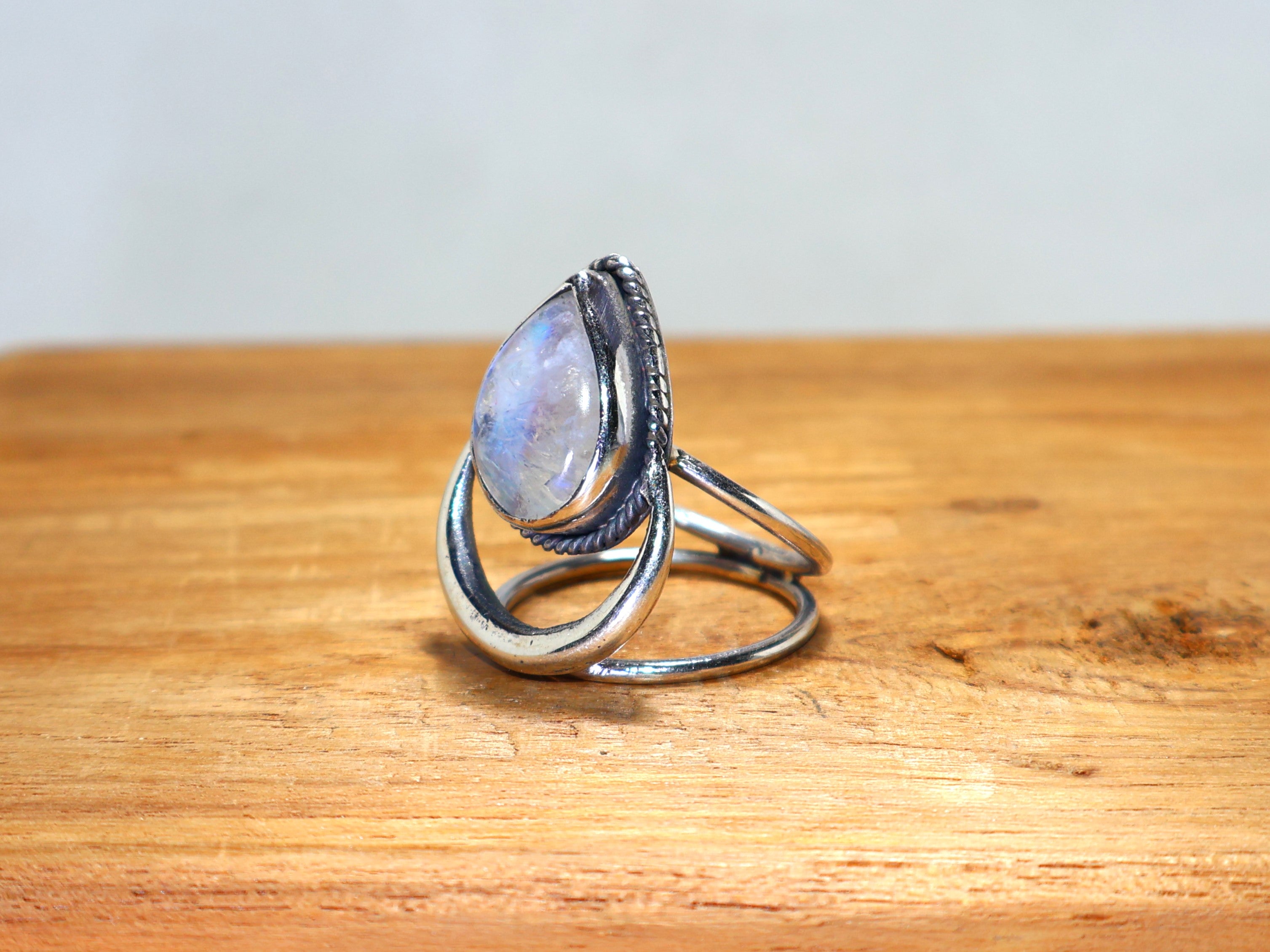Natürlicher Regenbogen-Mondstein Silberring Handgemachter 925 Sterling Silber Tropfen Edelsteinring Geschenk Für Sie Blauer Feuer-Mondsteinring