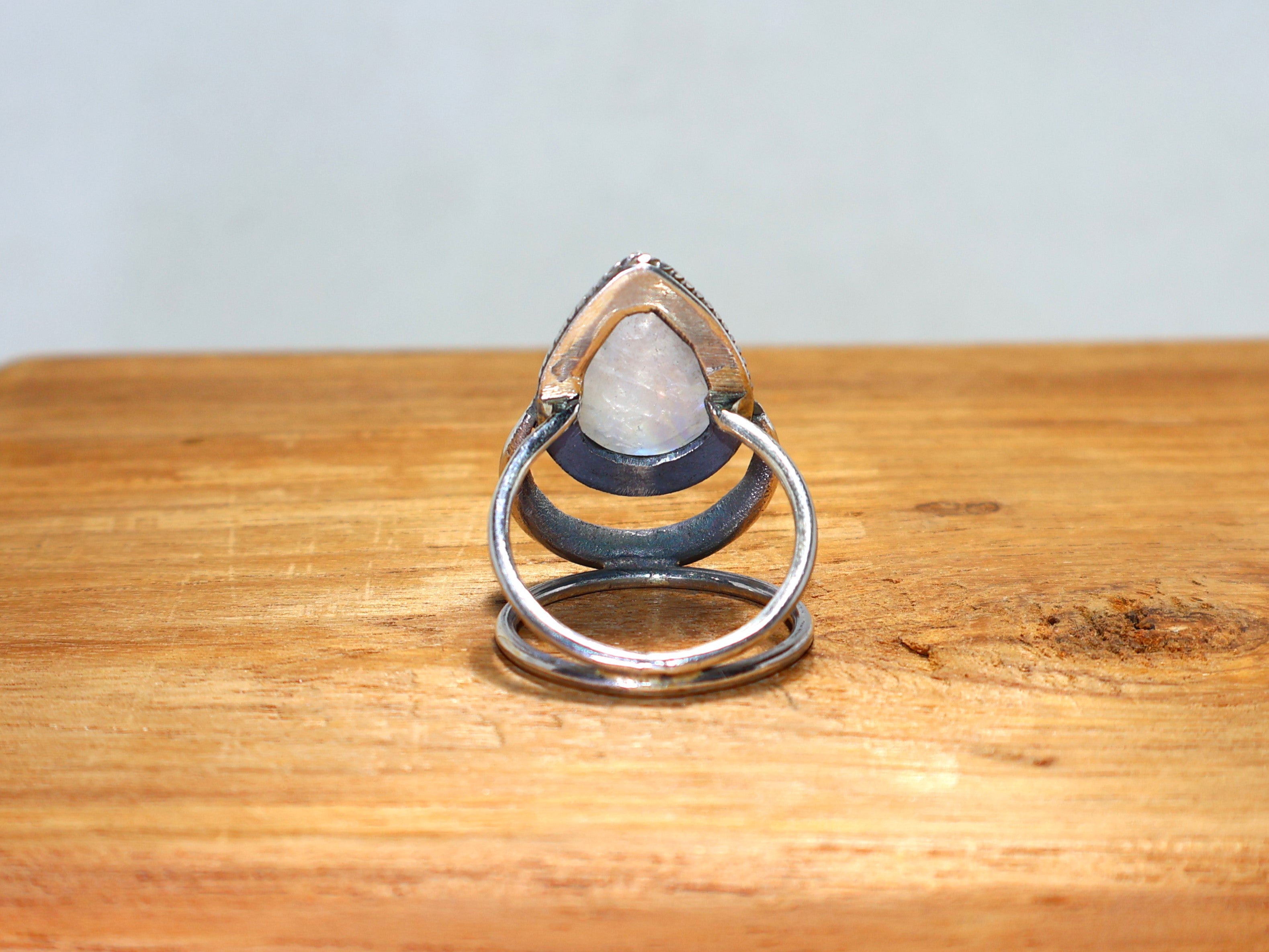 Natürlicher Regenbogen-Mondstein Silberring Handgemachter 925 Sterling Silber Tropfen Edelsteinring Geschenk Für Sie Blauer Feuer-Mondsteinring
