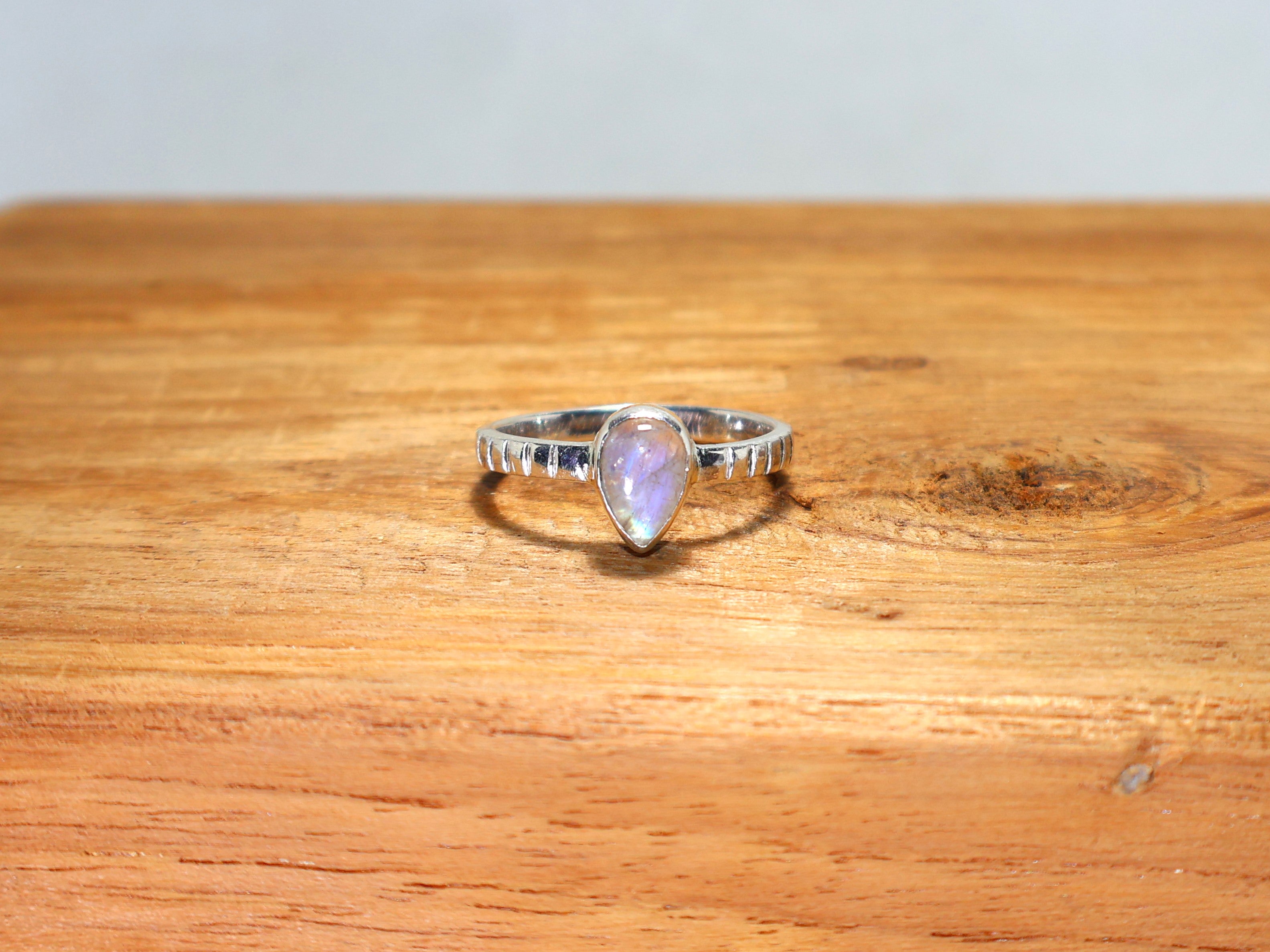 Blauwe Vuur Regenboog Maansteen Stapelring Druppelvormige Edelsteen Ring 925 Sterling Zilveren Ring Kleine Ring