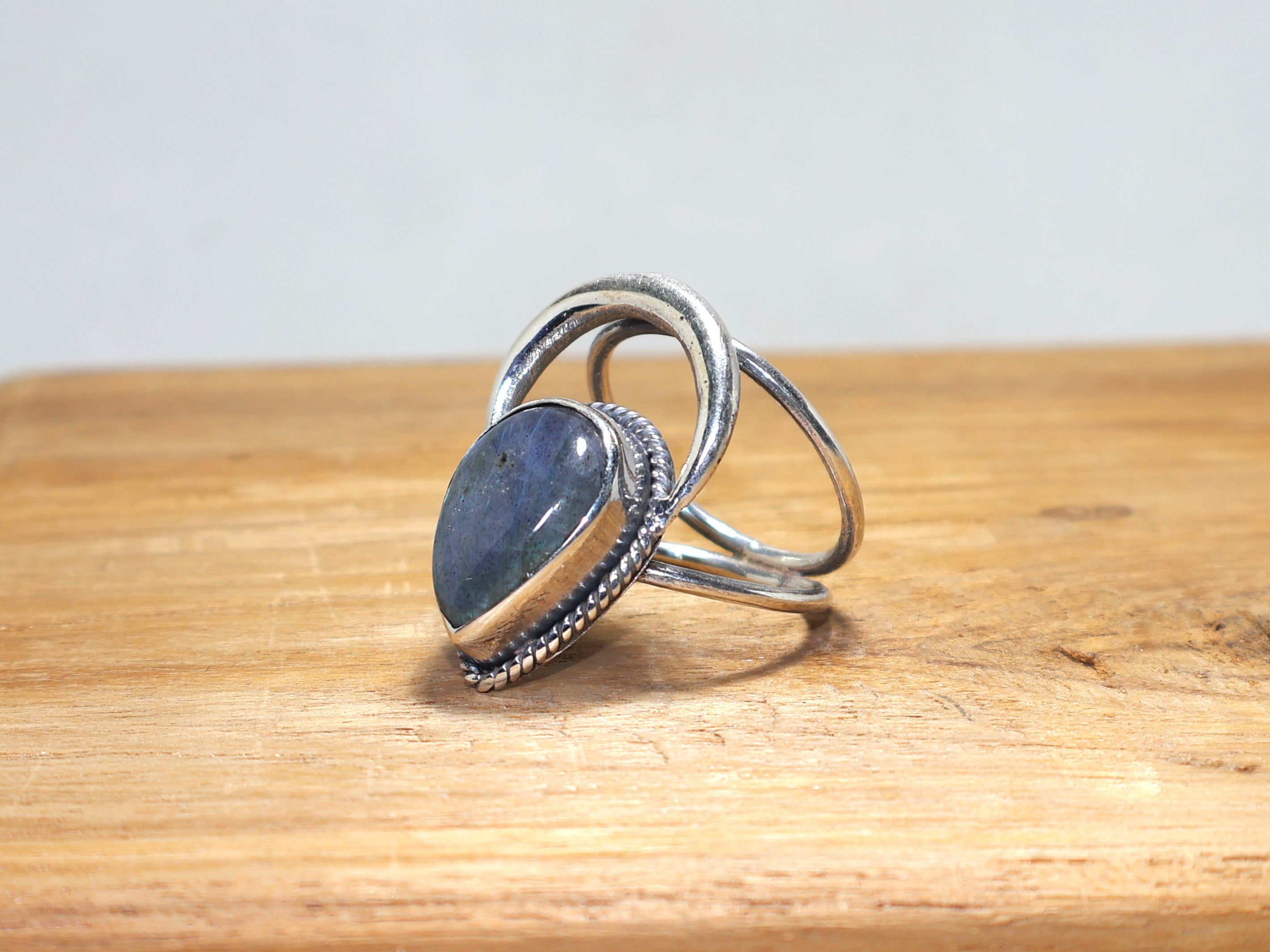 Natürlicher blauer Feuer-Labradorit-Ring, Geburtsstein-Ring, 925er massiver Sterlingsilber-Ring, Tropfen-Edelstein-Ring, handgemachtes Geschenk für sie