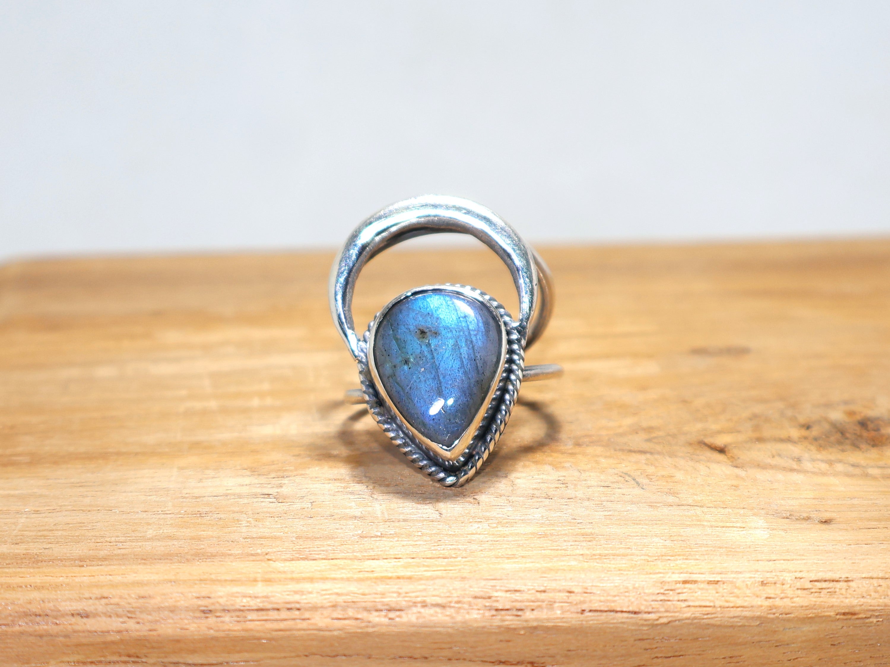Natürlicher blauer Feuer-Labradorit-Ring, Geburtsstein-Ring, 925er massiver Sterlingsilber-Ring, Tropfen-Edelstein-Ring, handgemachtes Geschenk für sie