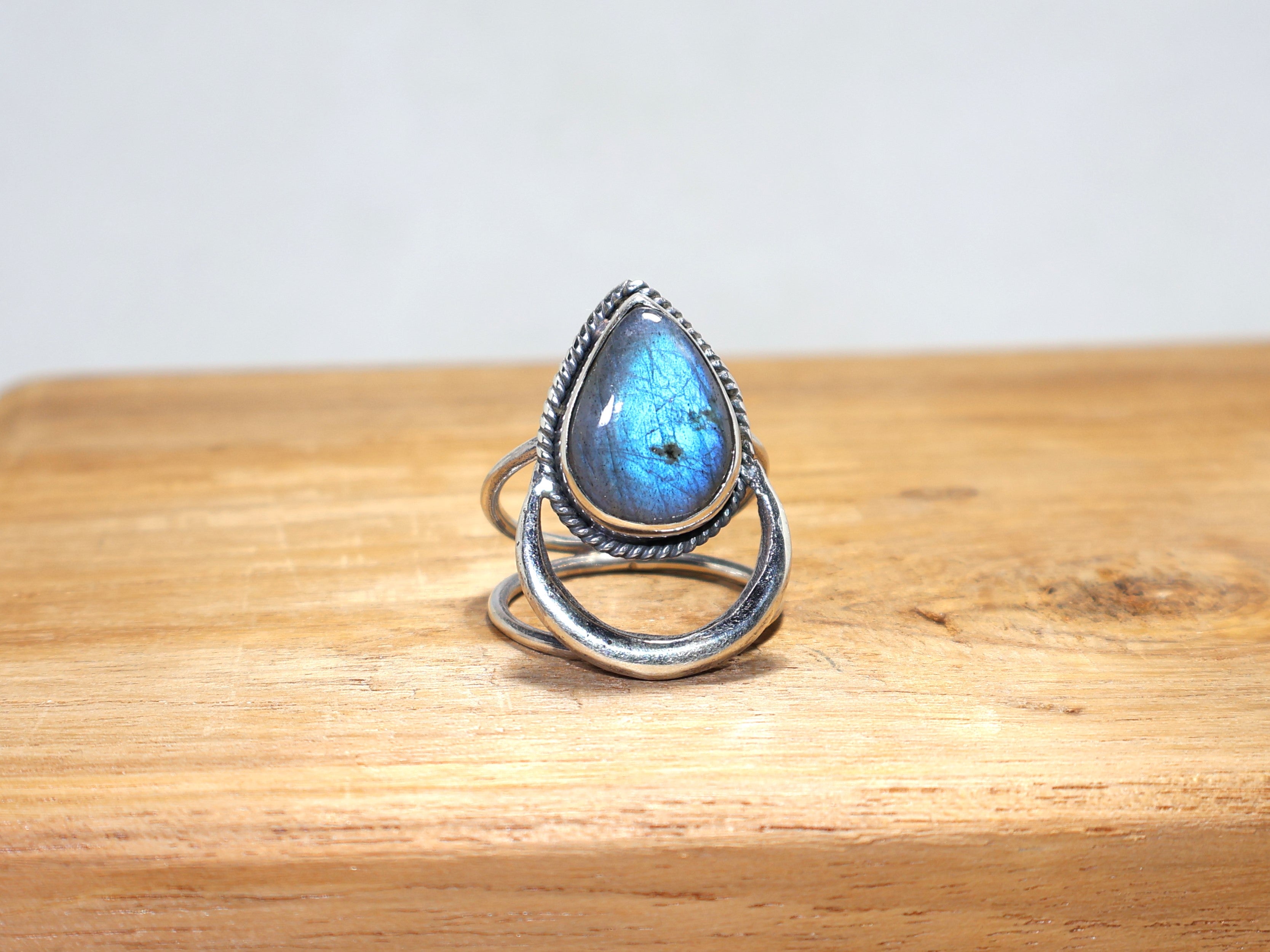 Natürlicher blauer Feuer-Labradorit-Ring, Geburtsstein-Ring, 925er massiver Sterlingsilber-Ring, Tropfen-Edelstein-Ring, handgemachtes Geschenk für sie