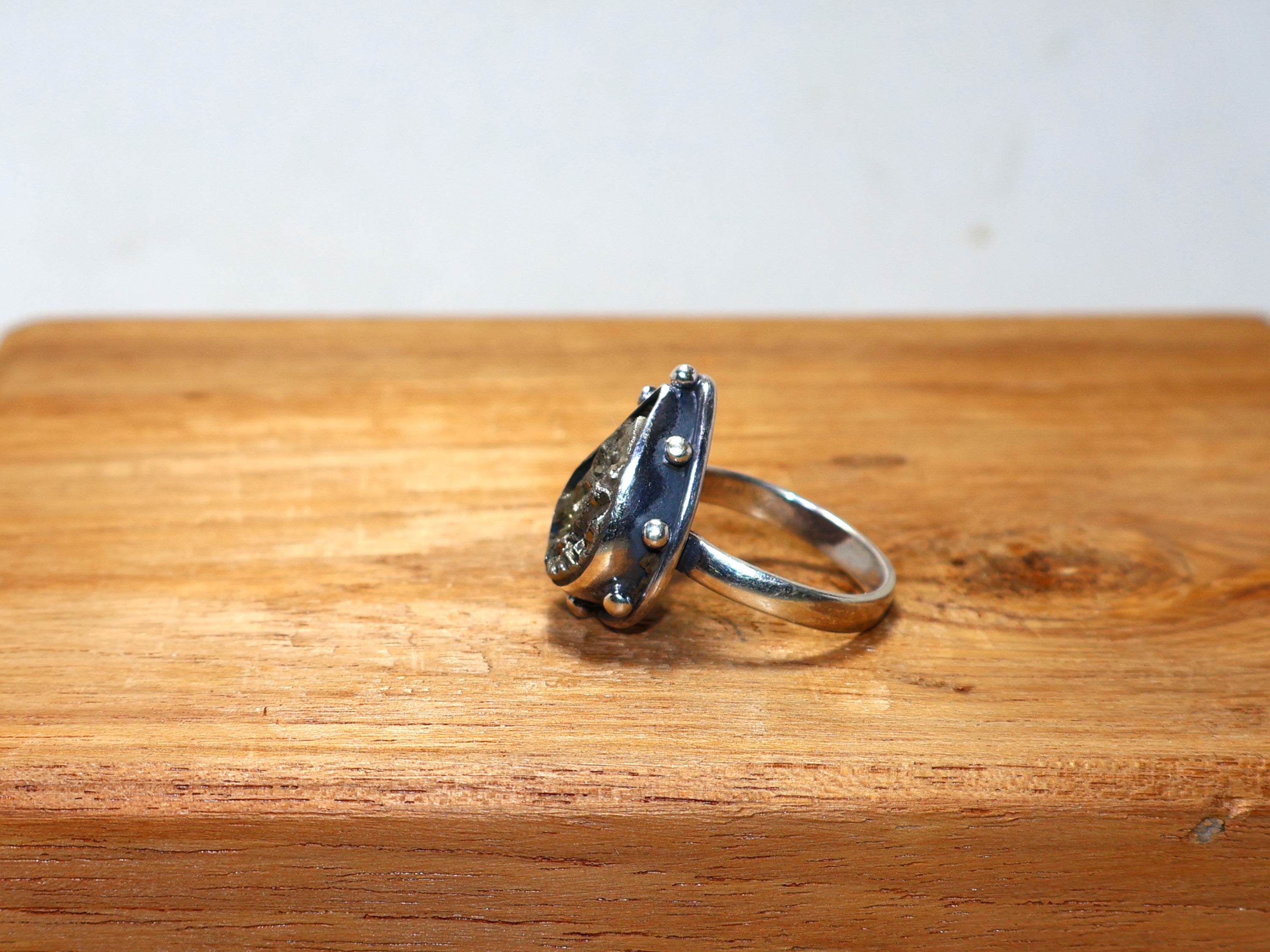 Natürlicher Rohpyrit Drusenring 925er massiver Sterlingsilberring Handgemachter Minimalistischer Ring Statement-Ring Einzigartiger Ring Birnenförmiger Ring