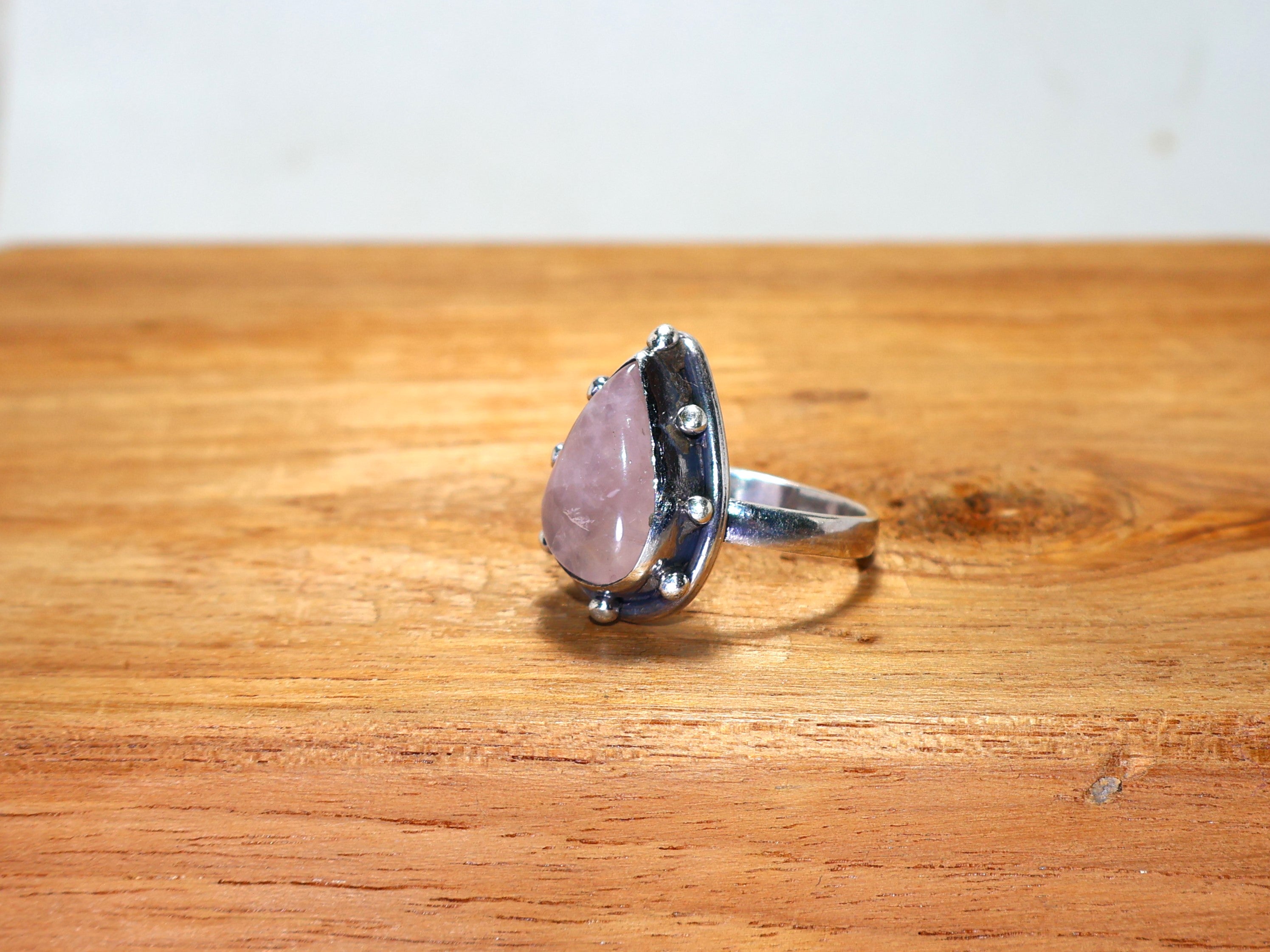 Natürlicher Rosenquarz-Ring 925 Sterling Silber Handgemachter Ring Tropfenförmiger Edelsteinring Alltagsring