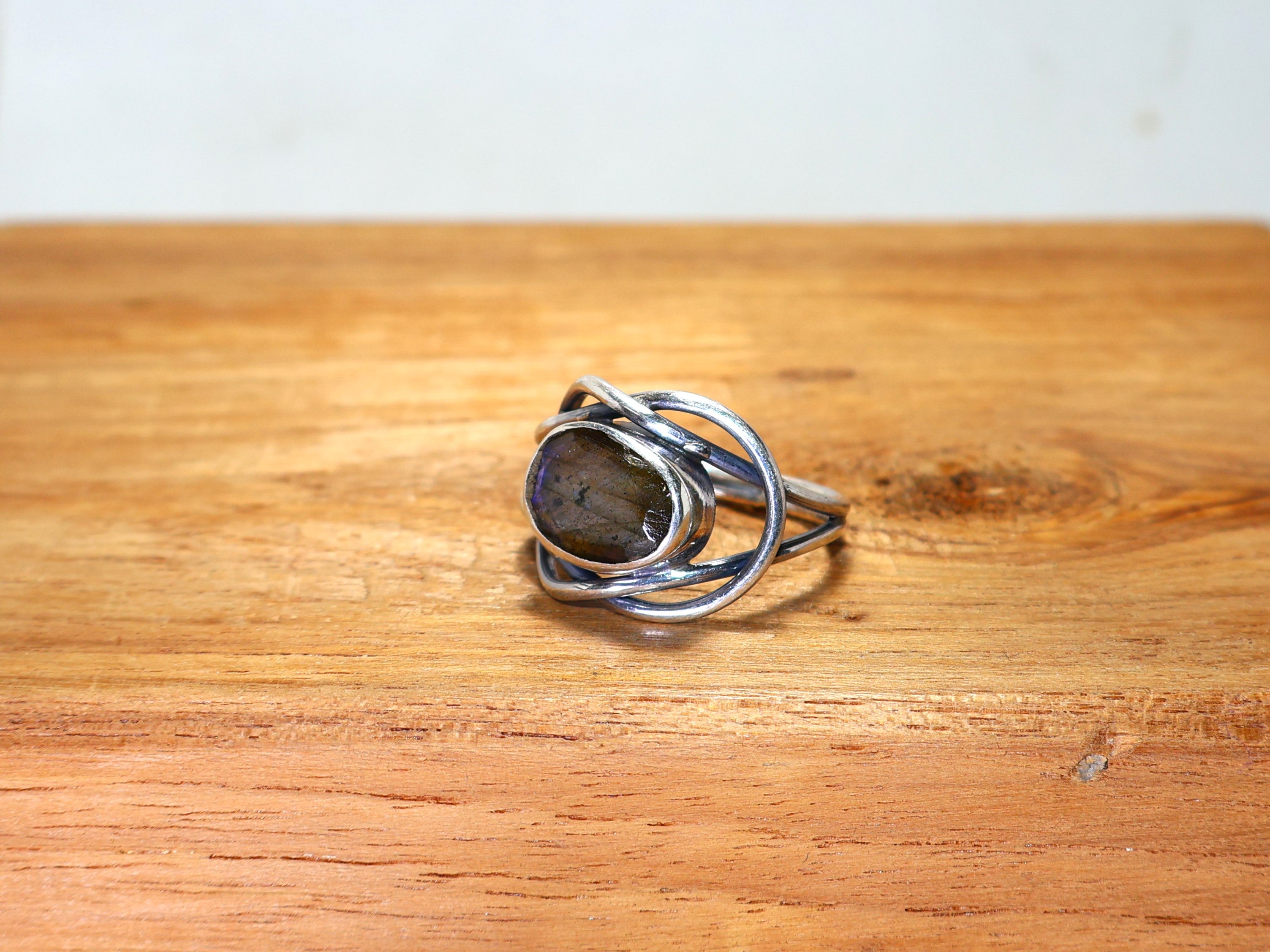 Ovaler Labradorit geschliffener Ring 925er massives Sterlingsilber Blauer Feuer-Labradorit-Ring für Damen handgemachter Ring
