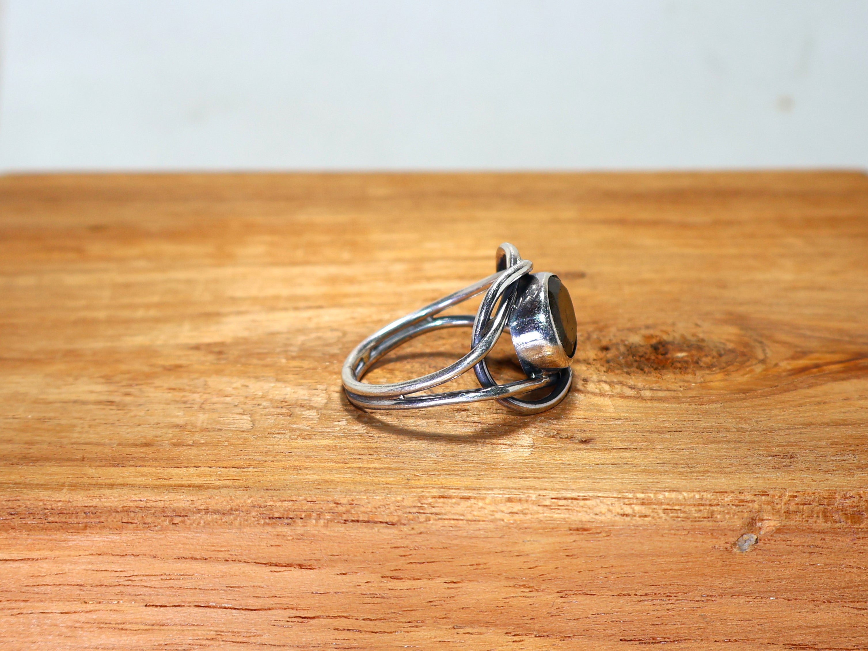 Ovaler Labradorit geschliffener Ring 925er massives Sterlingsilber Blauer Feuer-Labradorit-Ring für Damen handgemachter Ring