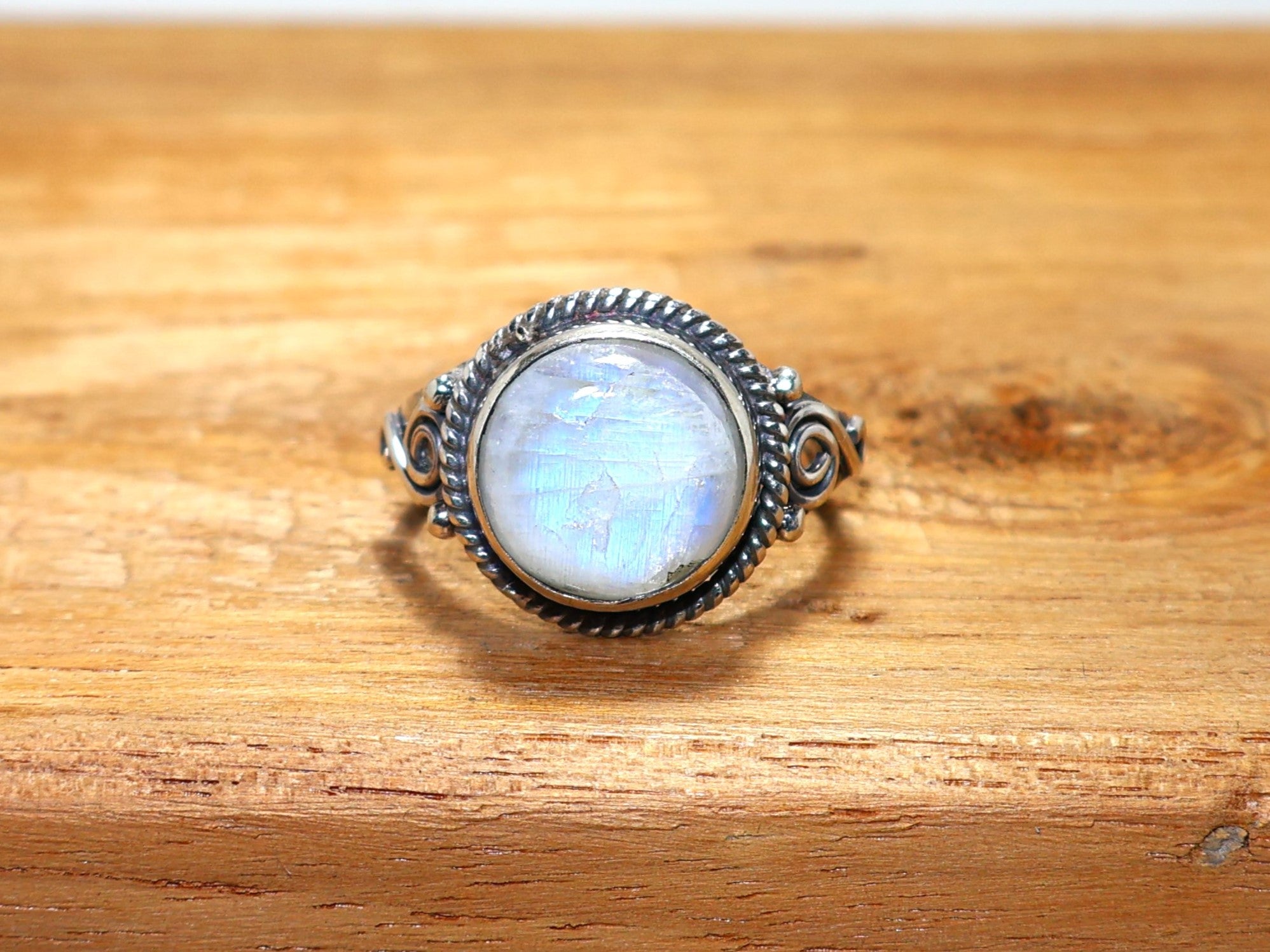 Regenbogen-Mondstein-Ring 925er massiver Sterlingsilber-Ring Ovaler Edelstein-Ring Blauer Feuerstein Boho minimalistischer Ring Geschenk für sie