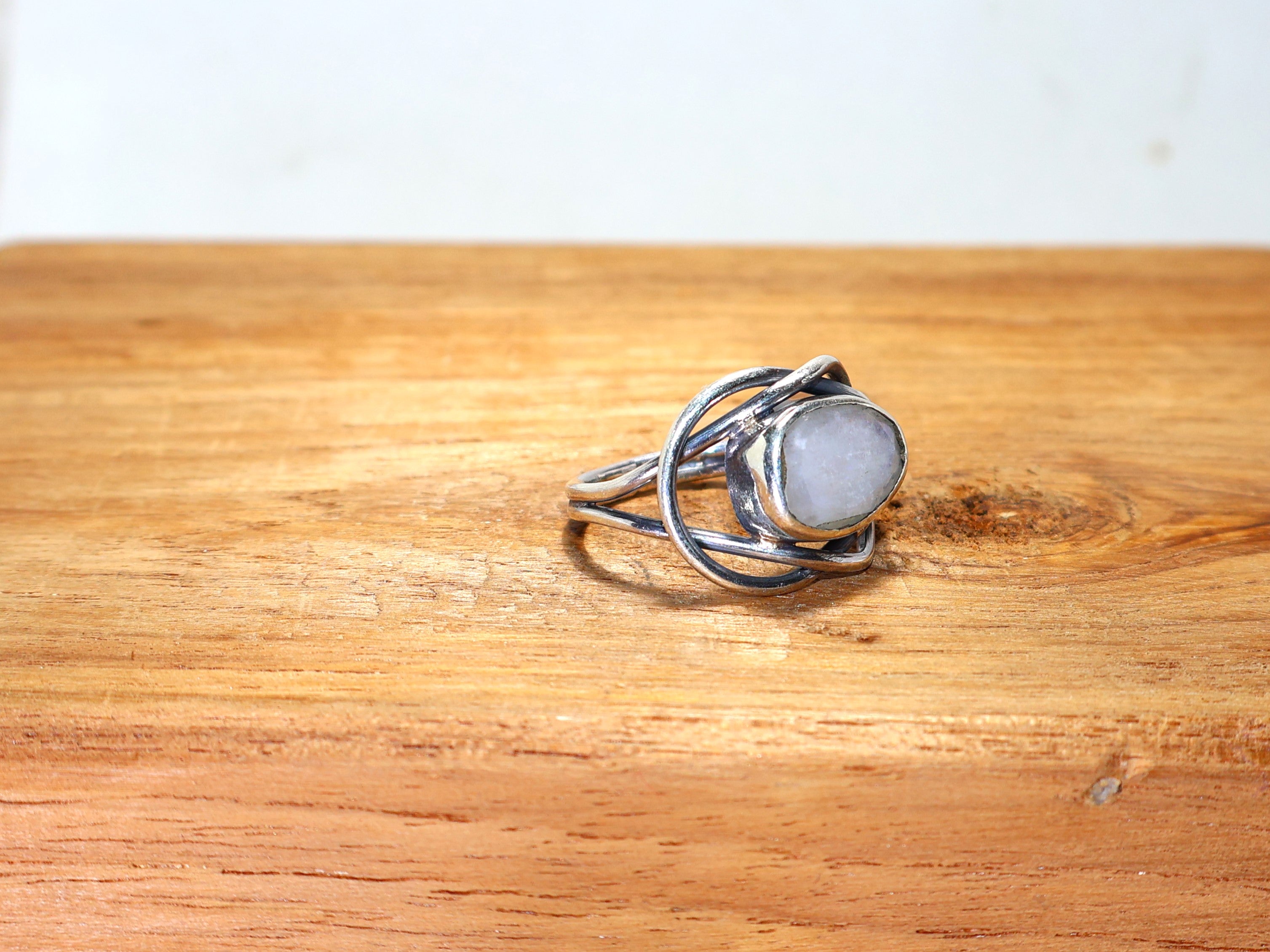 Natürlicher Regenbogen-Mondstein-Schliffstein-Ring 925 Sterling Silber Ring Handgemachter Ring Oval geformter Ring Statement Ring Juni Geburtsstein Ring Damen Ring