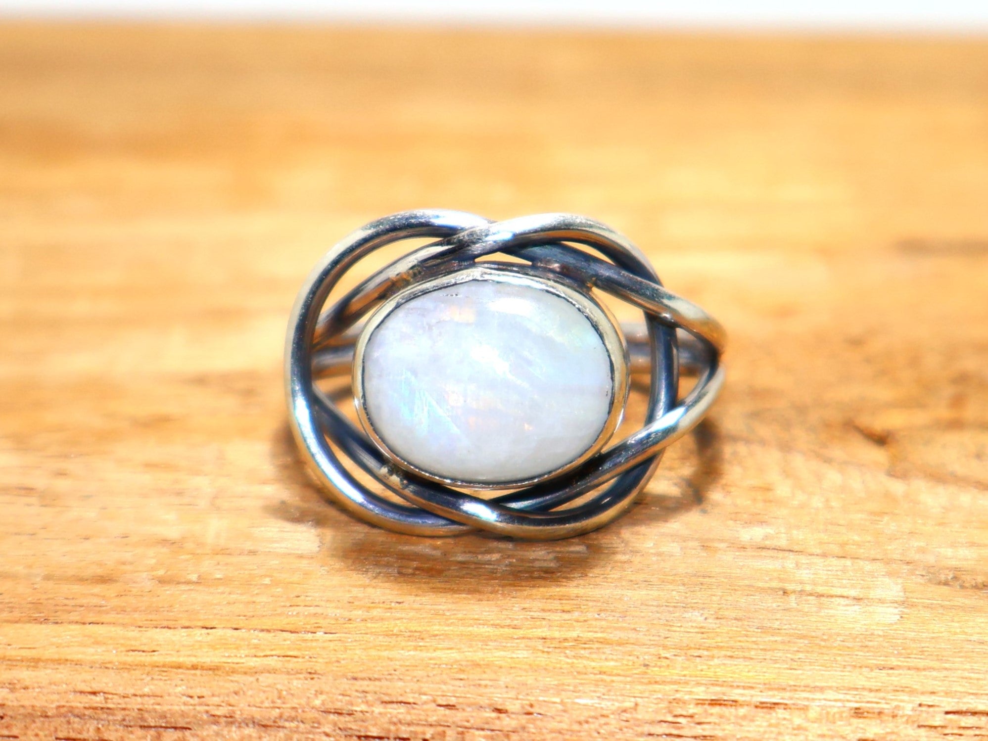 Natürlicher blauer Feuer-Regenbogen-Mondsteinring, ovaler Edelsteinring, zierlicher Ring, Geburtssteinring, einzigartiger Ring, Statement-Ring, 925er Sterlingsilber