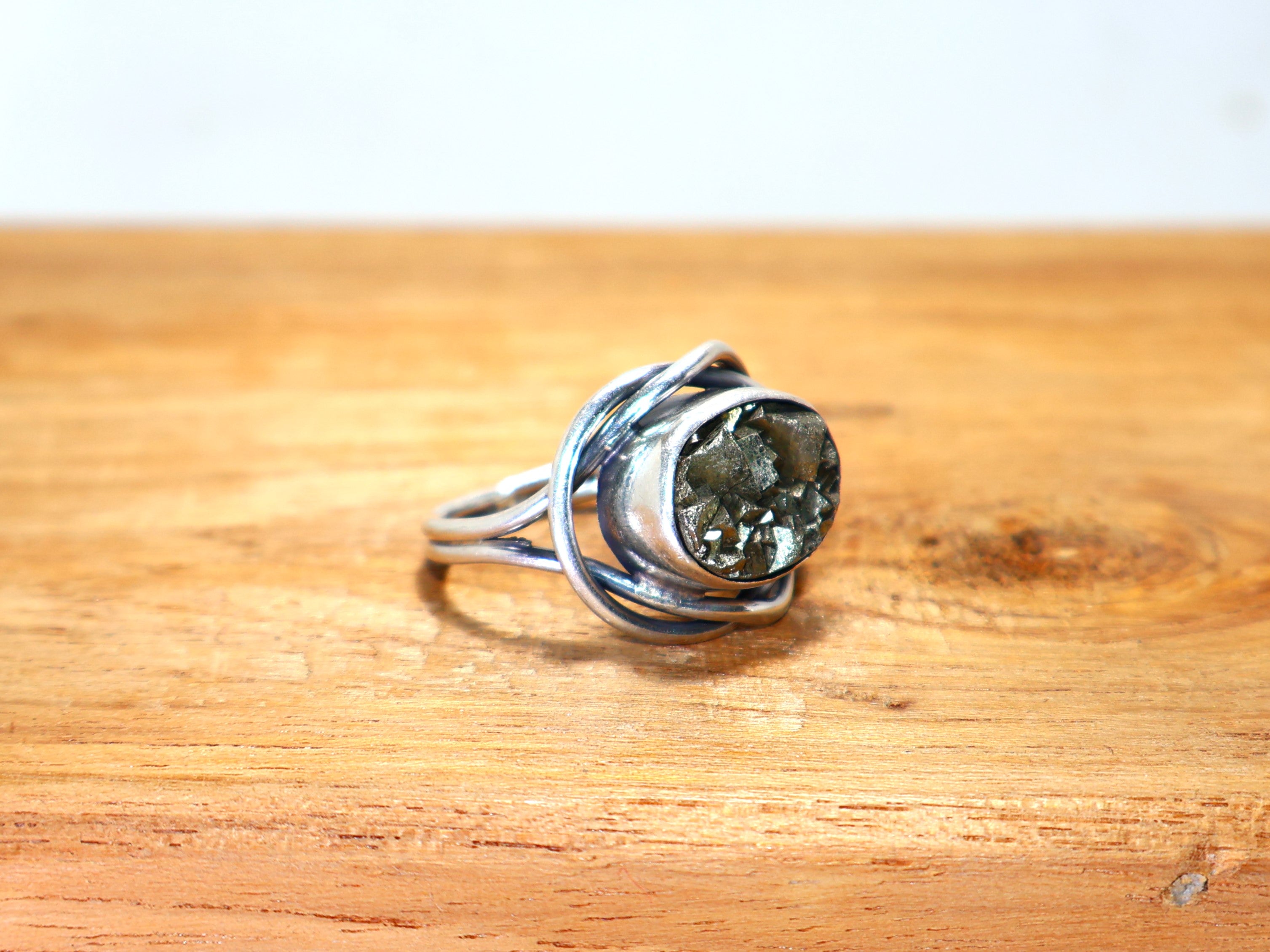 Natürlicher roher Pyrit-Ring, Damen-Silberring, handgemachter Ring, 925er Sterlingsilber, ovaler Steinring, zierlicher Ring, Statement-Ring, wunderschöner Ring