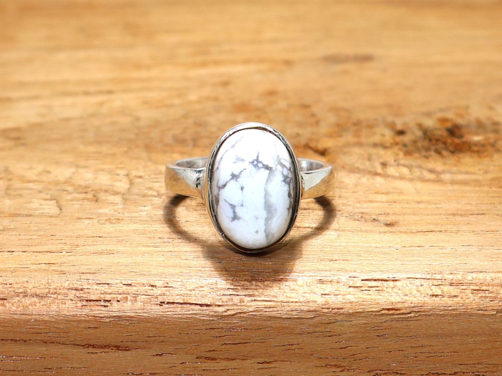 Echter Howlith Ring 925 Sterling Silber Ring Weißer Stein Ring Handgemachter Damen Ring Ovaler Edelstein Ring Einzigartiger Silberring