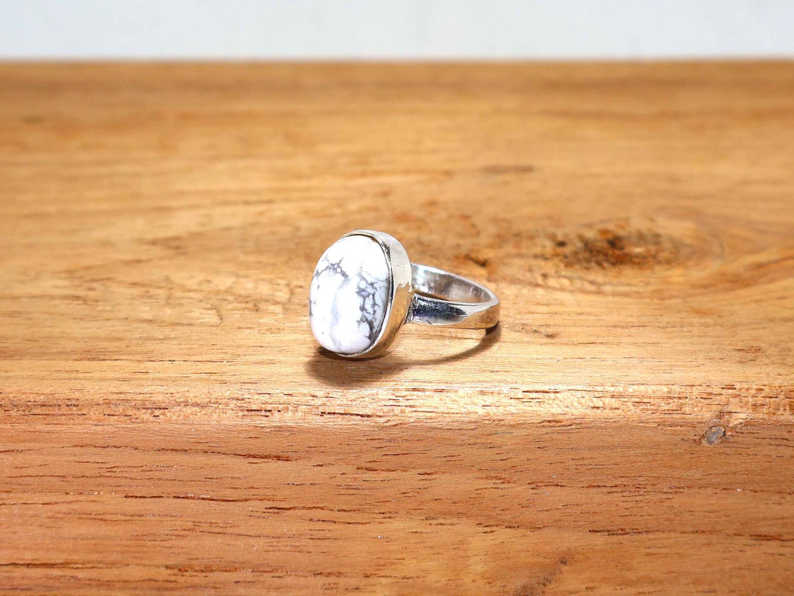 Echter Howlith Ring 925 Sterling Silber Ring Weißer Stein Ring Handgemachter Damen Ring Ovaler Edelstein Ring Einzigartiger Silberring