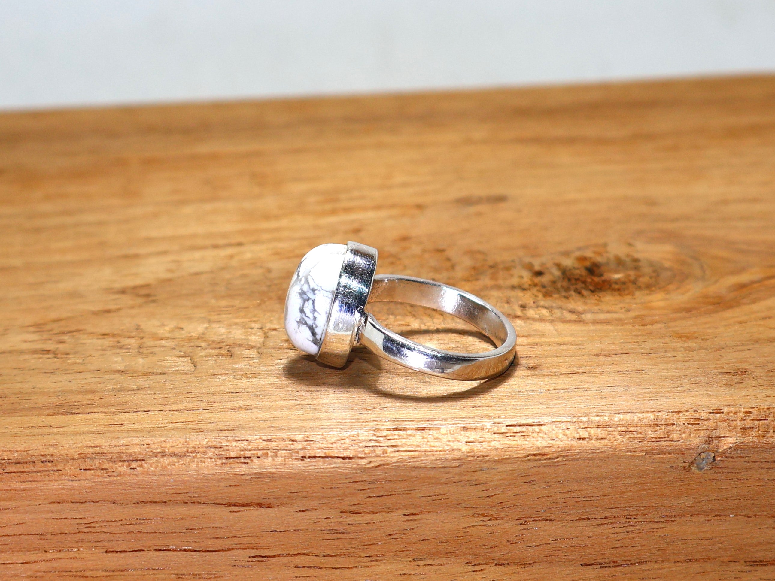Echter Howlith Ring 925 Sterling Silber Ring Weißer Stein Ring Handgemachter Damen Ring Ovaler Edelstein Ring Einzigartiger Silberring
