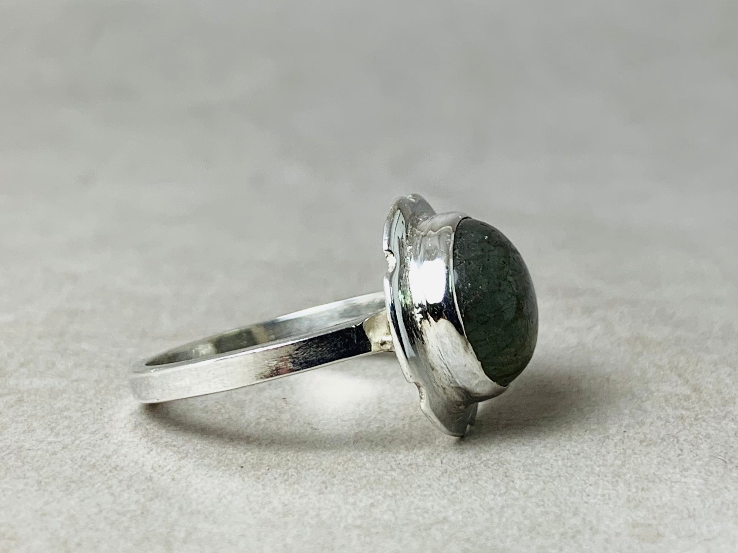 Natürlicher Labradorit Ring 925er Silber Ring Handgefertigter runder Labradorit Edelstein Stapelring Ring für Frauen Boho Ring