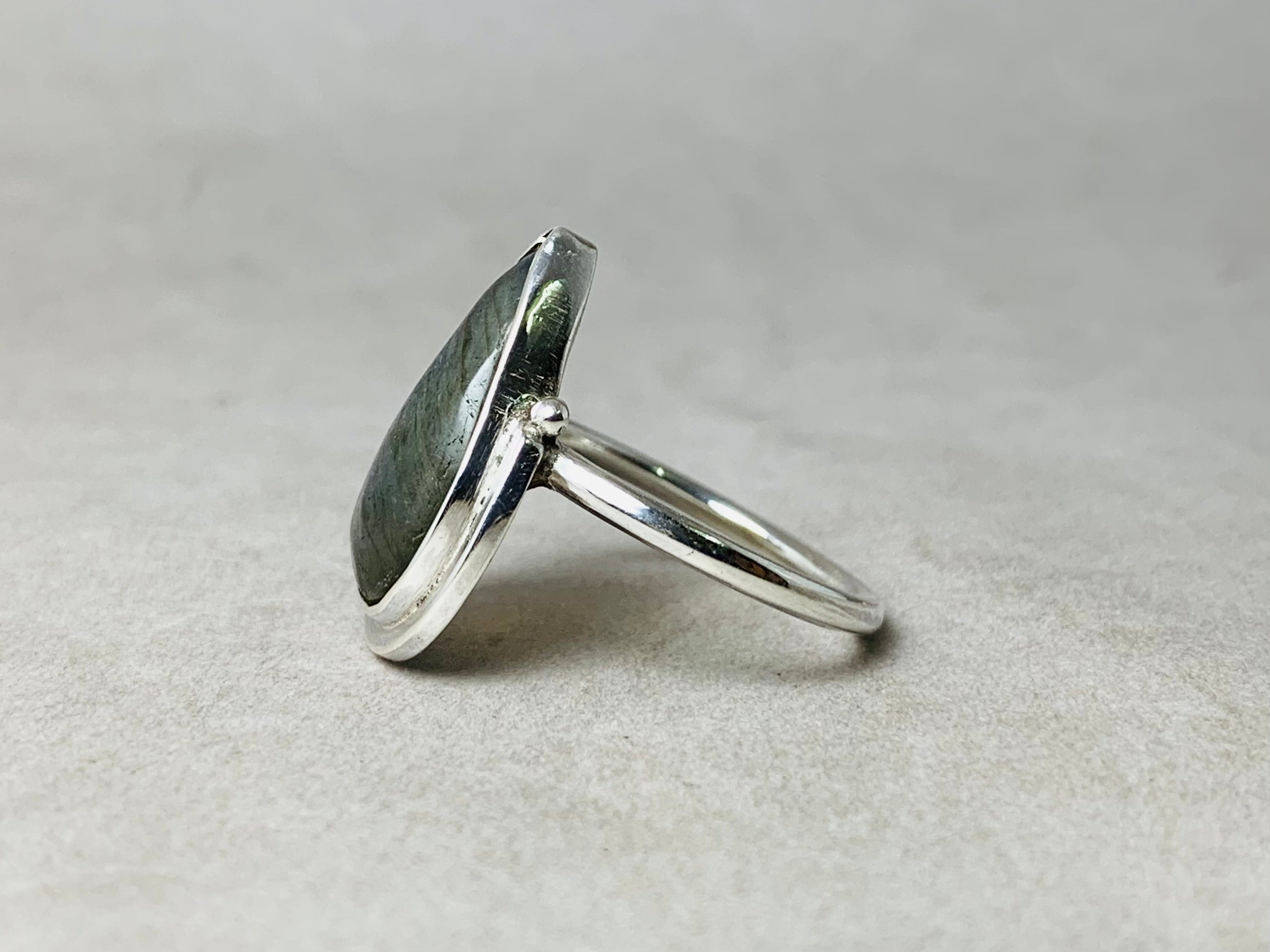 Tropfenförmiger Labradorit-Edelsteinring 925 Sterling Silber Boho Ring Blauer Labradorit Geburtssteinring Einzigartiger Ring Handgemachter Ring