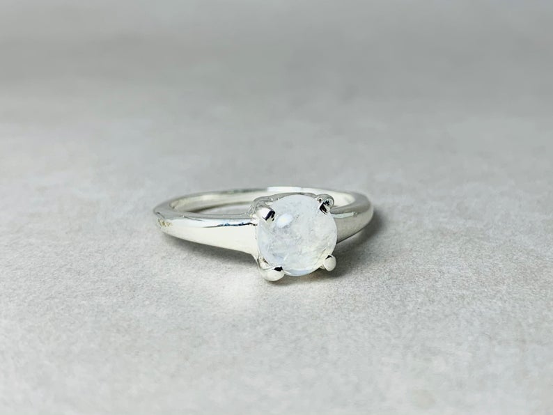 Handgemachter runder Mondsteinring 925 massiver Sterlingsilberring Geburtssteinring Silberschmuck Edelsteinring Charm Ring
