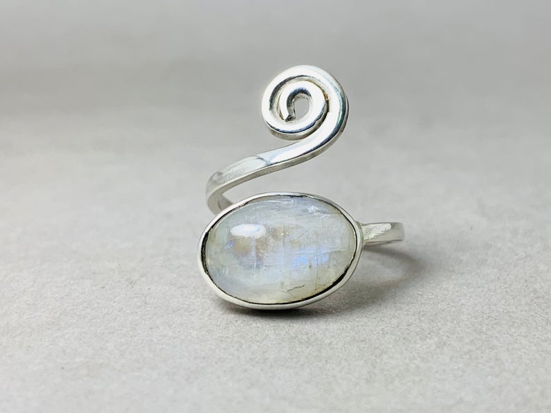 Regenbogen Mondstein Spiralring 925 Silber Ring Handgemachter Ring Geburtsstein Ring Damenring Geschenk für Sie Silberschmuck Boho Ring