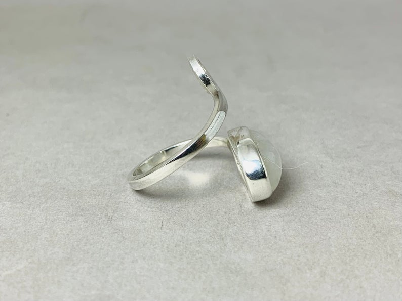 Regenbogen Mondstein Spiralring 925 Silber Ring Handgemachter Ring Geburtsstein Ring Damenring Geschenk für Sie Silberschmuck Boho Ring