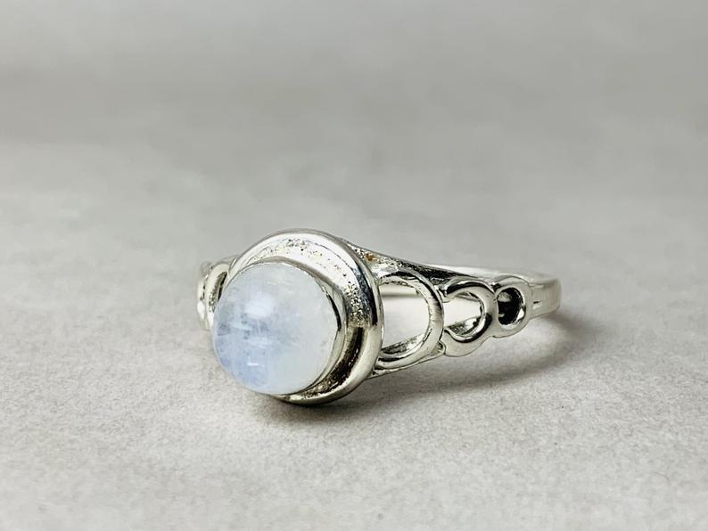 Regenbogen-Mondstein-Ring 925 Sterling Silber Runder Edelstein Boho Blauer Feuer-Mondstein-Ring für Frauen Cabochon-Ring