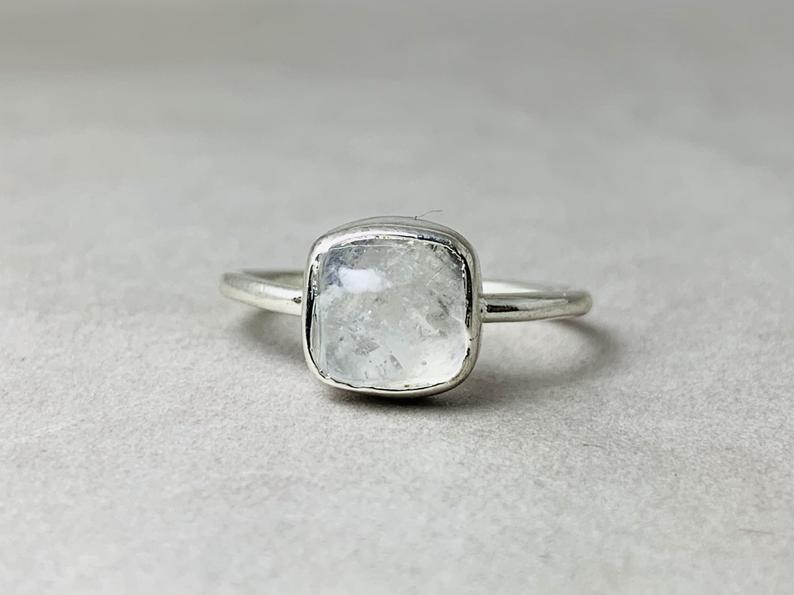 Quadratischer Regenbogen-Mondsteinring 925 Sterling Silber Geburtssteinring Versprechensring Ring Für Frauen Blauer Feuerring
