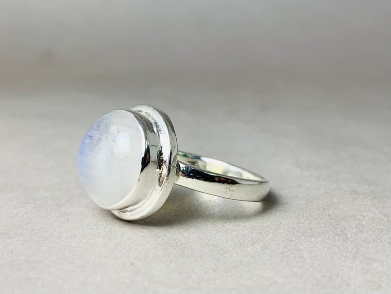Runder Mondstein-Ring 925 Sterling Silber Juni Geburtsstein Handgemachter Ring Minimalistischer Zierlicher Ring Geschenk für Sie