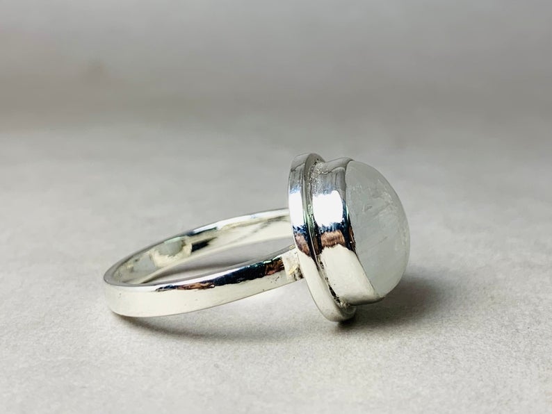 Runder Mondstein-Ring 925 Sterling Silber Juni Geburtsstein Handgemachter Ring Minimalistischer Zierlicher Ring Geschenk für Sie