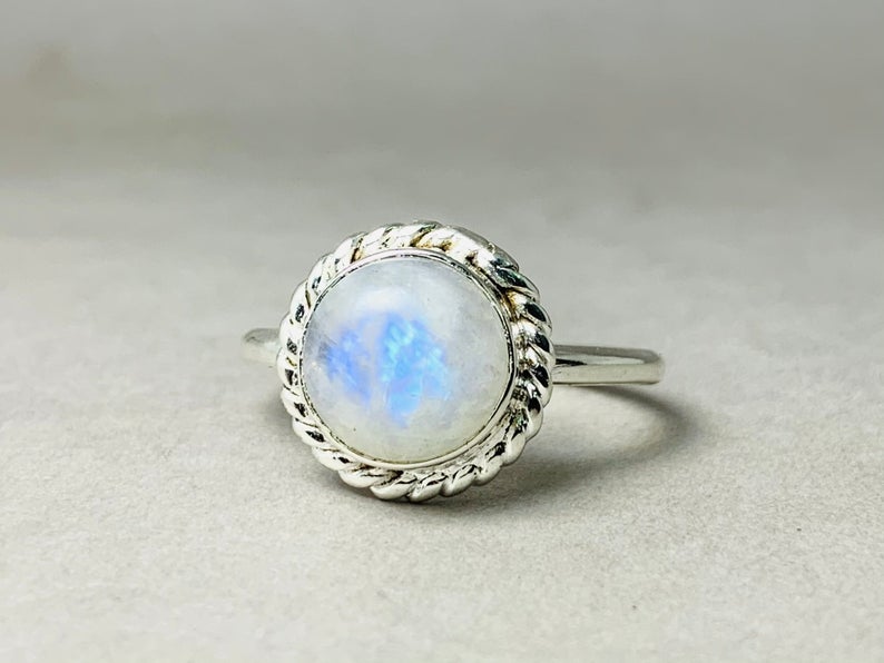 Natürlicher Regenbogen-Mondstein-Ring 925er Sterlingsilber Blauer Feuer-Mondstein Runder Stein Handgemachtes Geschenk für Sie