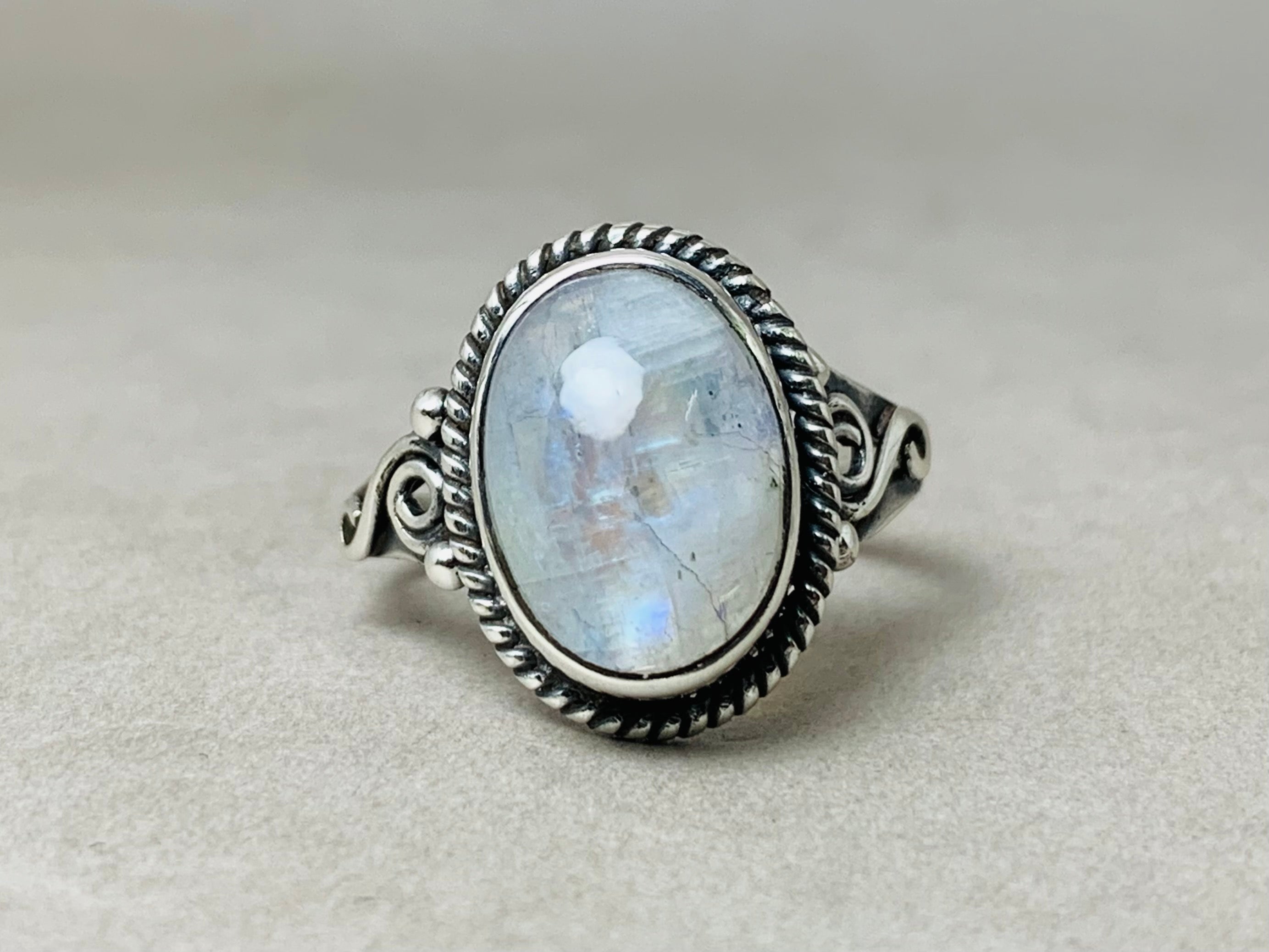 925 Sterlingsilber Ring Regenbogen Mondstein Ring Juni Geburtsstein Damen Ring Oval Ring Mondstein Schmuck Geschenk für Sie