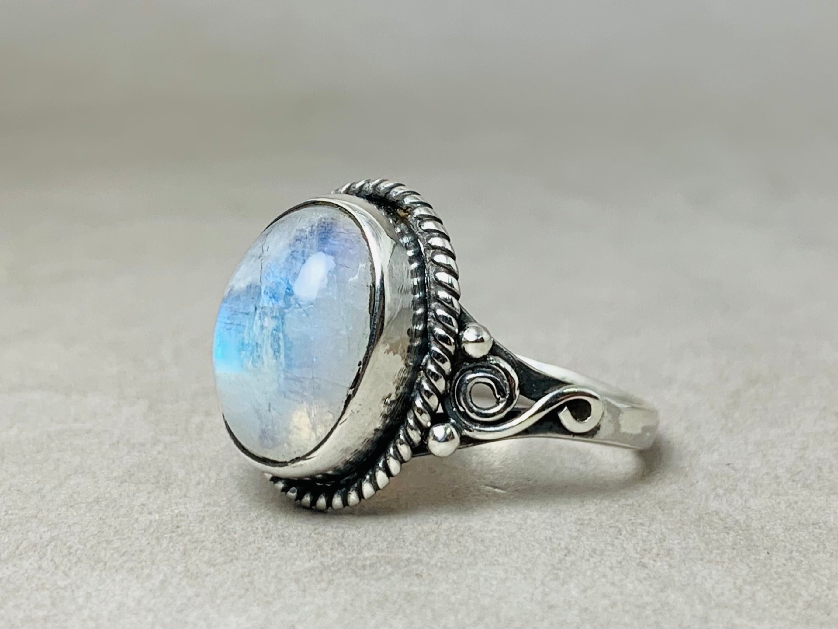 925 Sterlingsilber Ring Regenbogen Mondstein Ring Juni Geburtsstein Damen Ring Oval Ring Mondstein Schmuck Geschenk für Sie