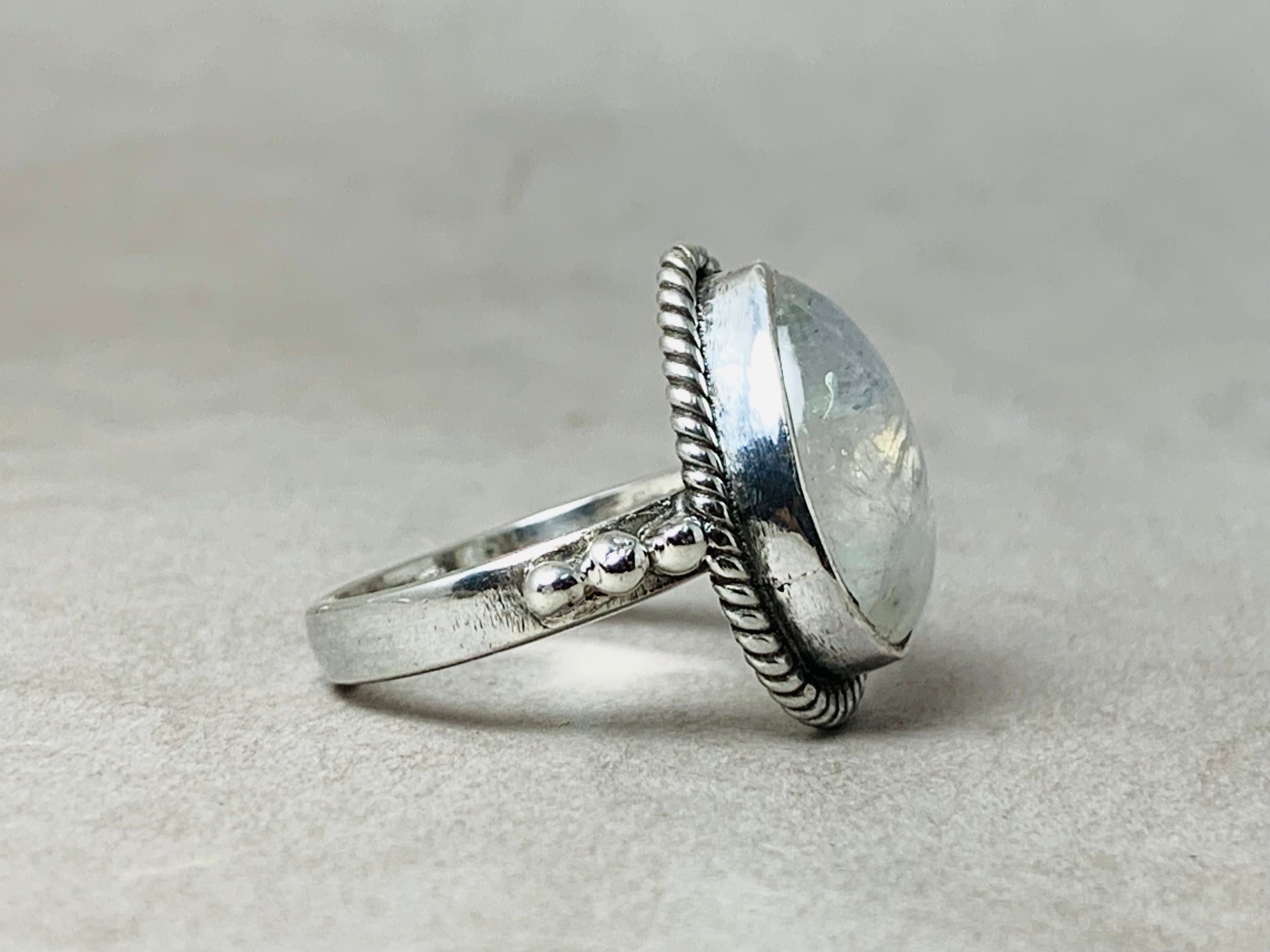 Mondstein-Tropfenring, birnenförmiger Mondsteinring, Ring aus 925er Sterlingsilber, natürlicher Mondstein, handgefertigter Ring, Geburtssteinring