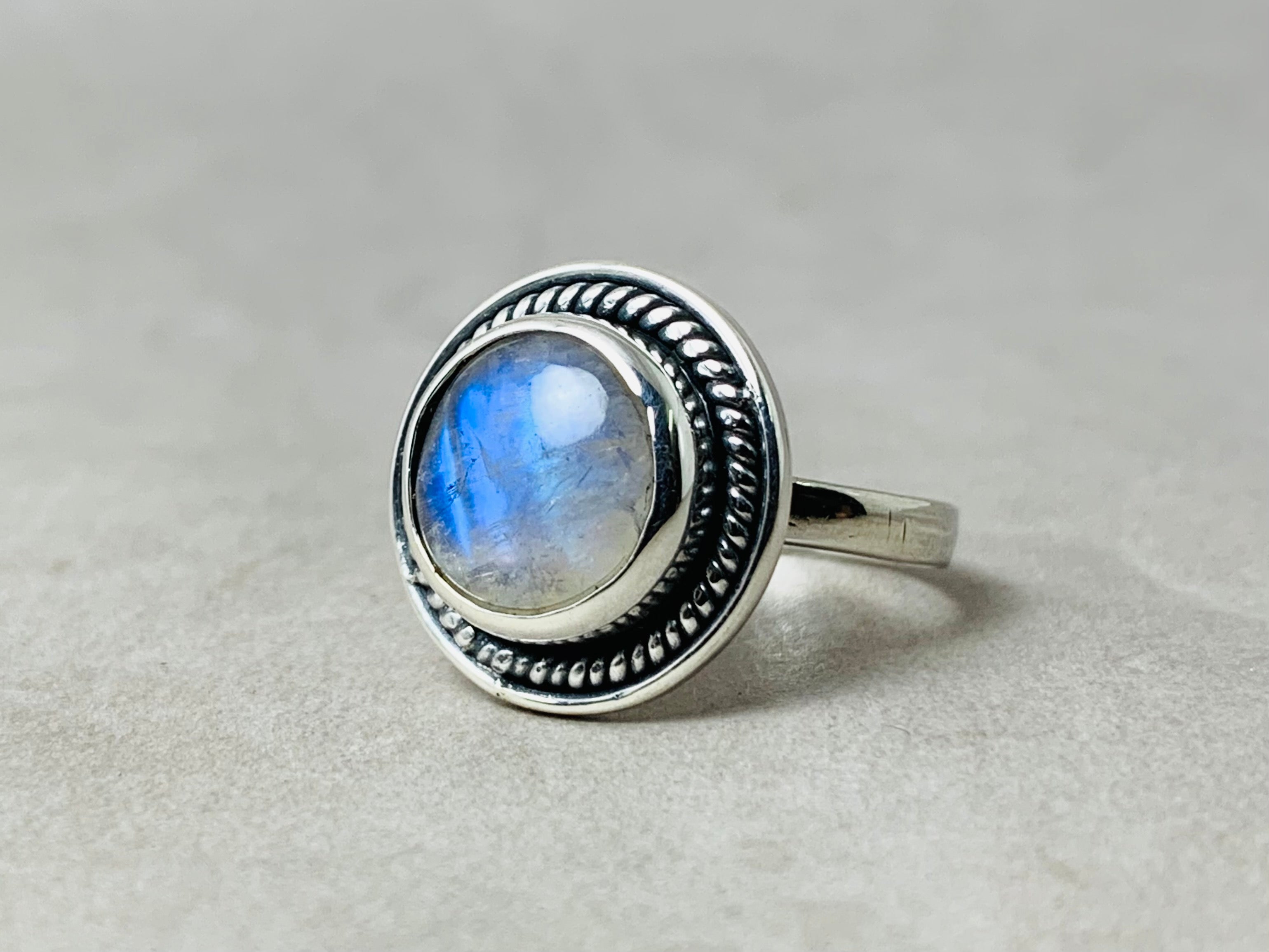 Natur runder Mondsteinring 925 Silberring Edelsteinring Damenring Handgefertigter Ring Sterling Silberring Geschenk für Sie