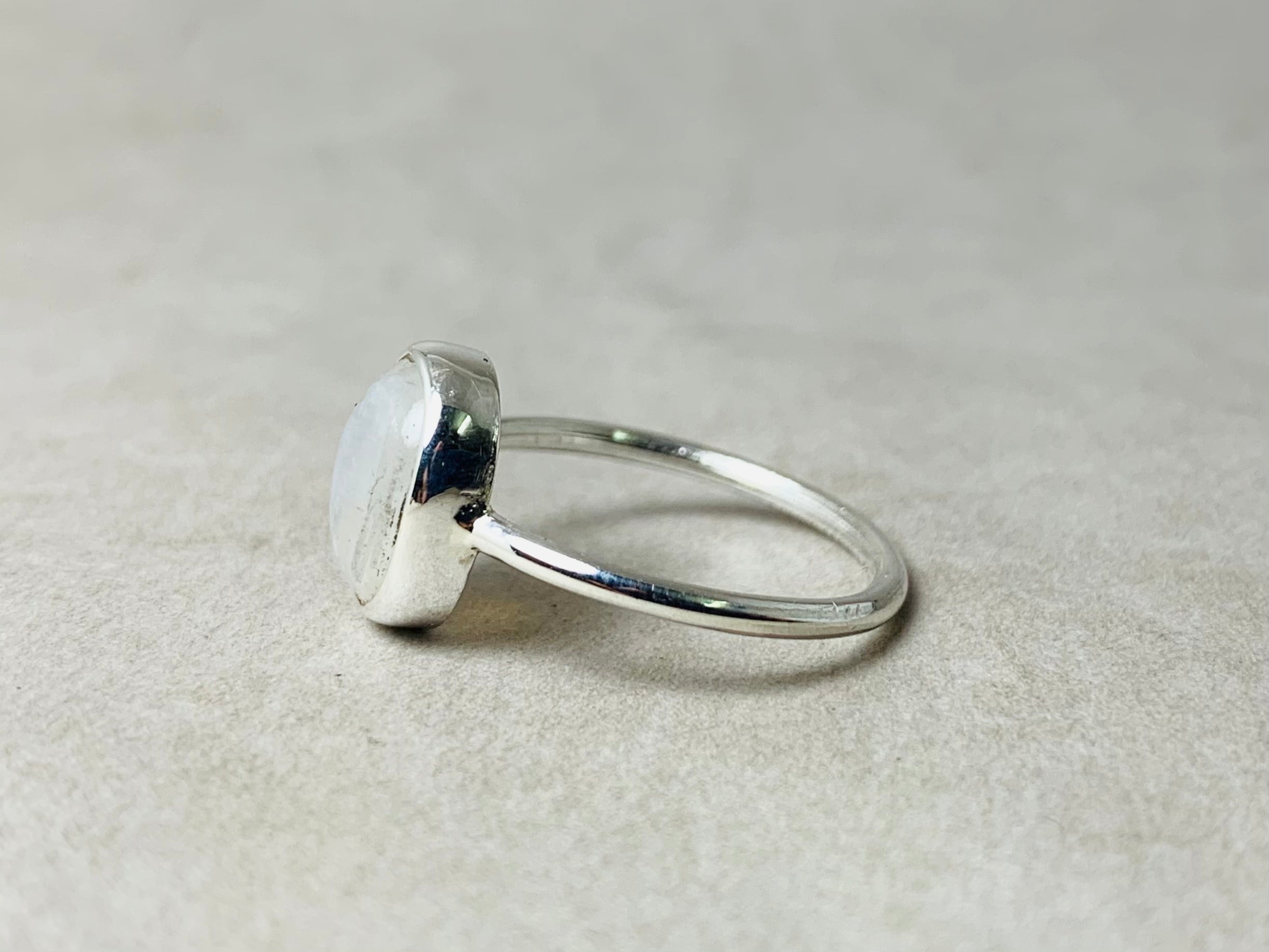 Regenbogen Mondstein Ring 925 Sterling Silber Kleiner Ovaler Mondstein Stapelbarer Ring Zierlicher Ring Geschenk Für Sie
