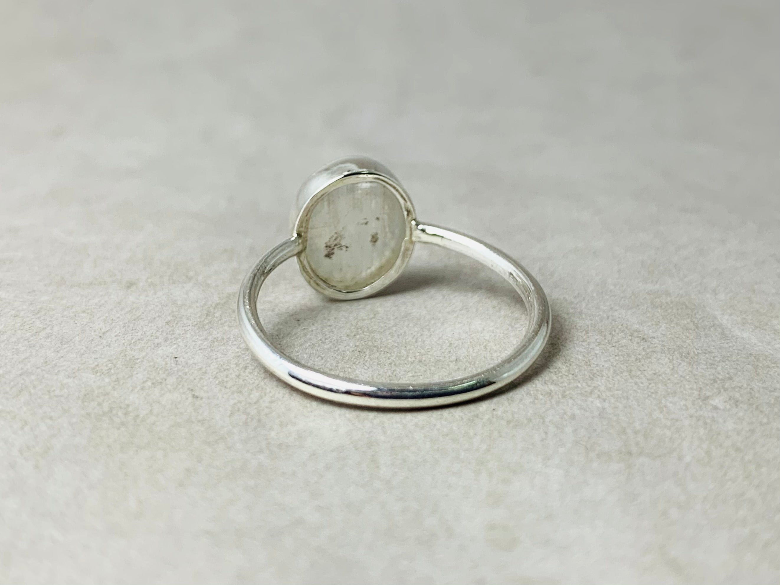 Regenbogen Mondstein Ring 925 Sterling Silber Kleiner Ovaler Mondstein Stapelbarer Ring Zierlicher Ring Geschenk Für Sie
