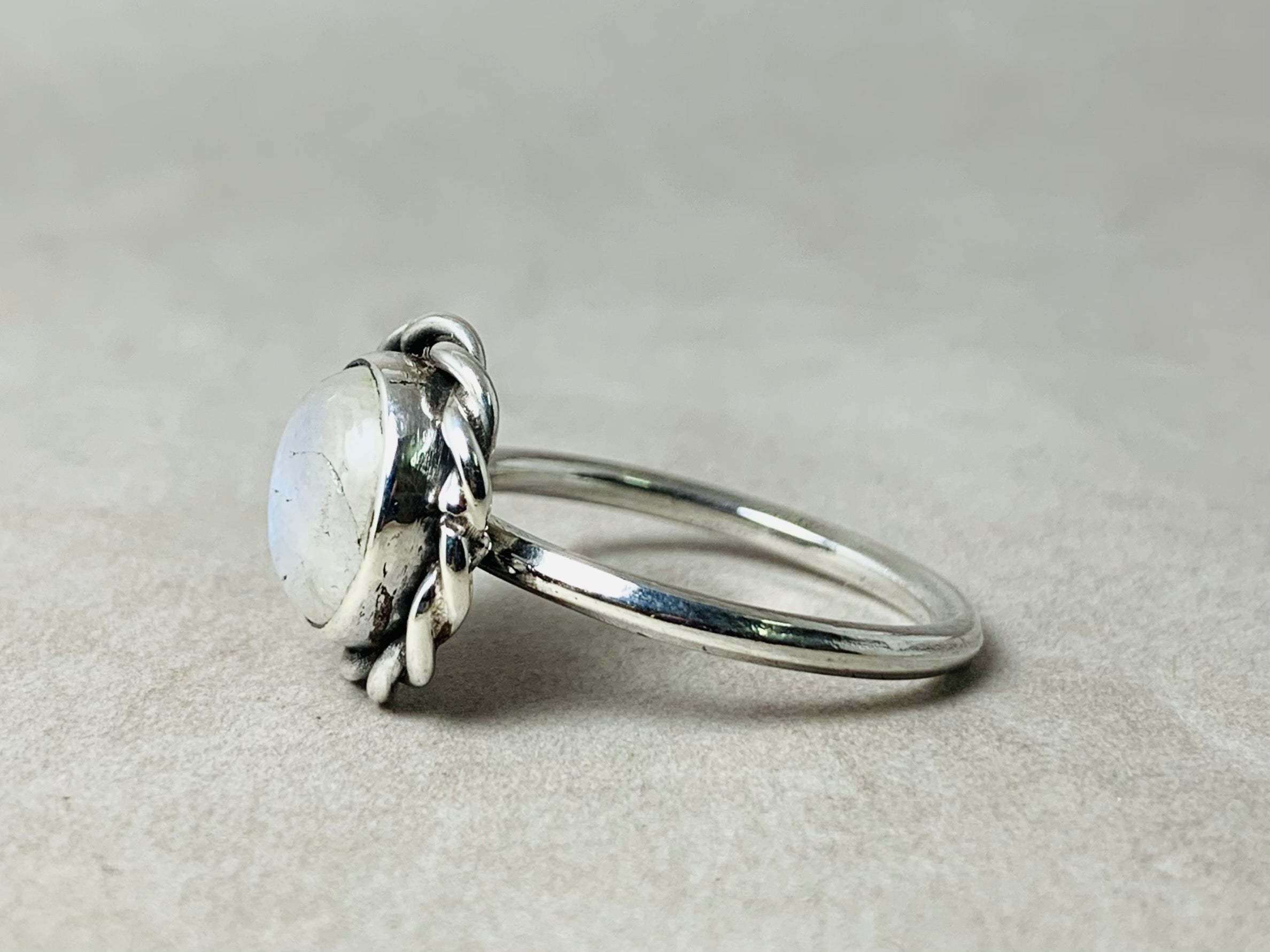 Witte Maansteen Ring 925 Zilveren Ring Handgemaakte Statement Ring, Vrouwen Boho Ring Regenboog Maansteen
