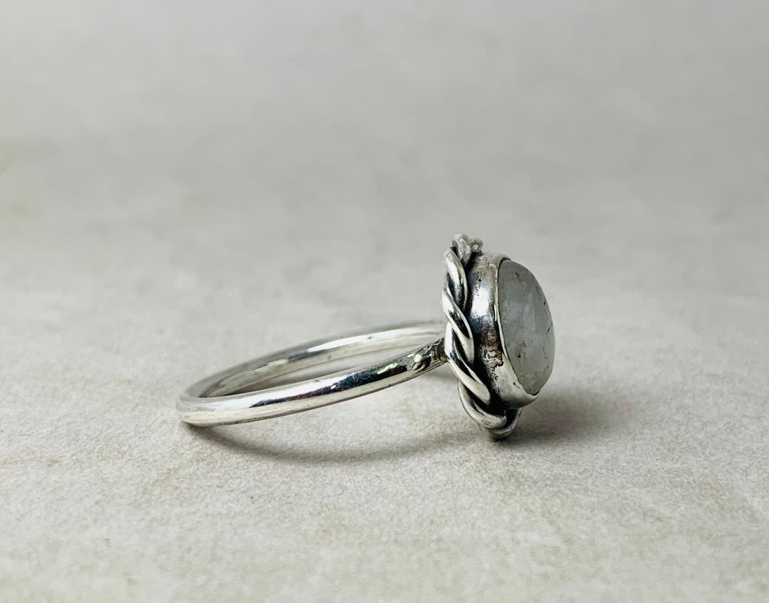 Witte Maansteen Ring 925 Zilveren Ring Handgemaakte Statement Ring, Vrouwen Boho Ring Regenboog Maansteen