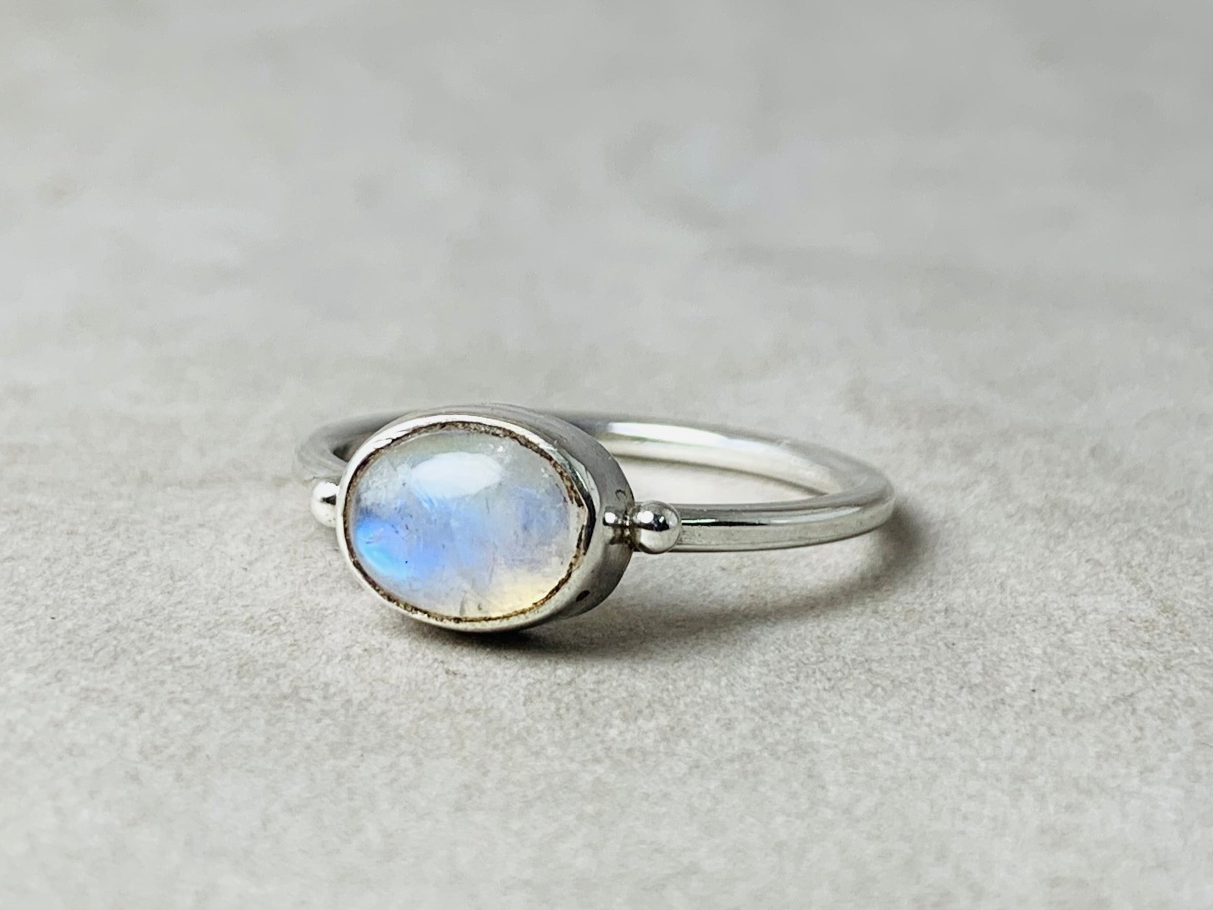 Minimalistischer Mondsteinring 925 Sterling Silber Ring Kleiner Mondstein Geburtsstein Juni Stapelbarer Ring Boho Damenring