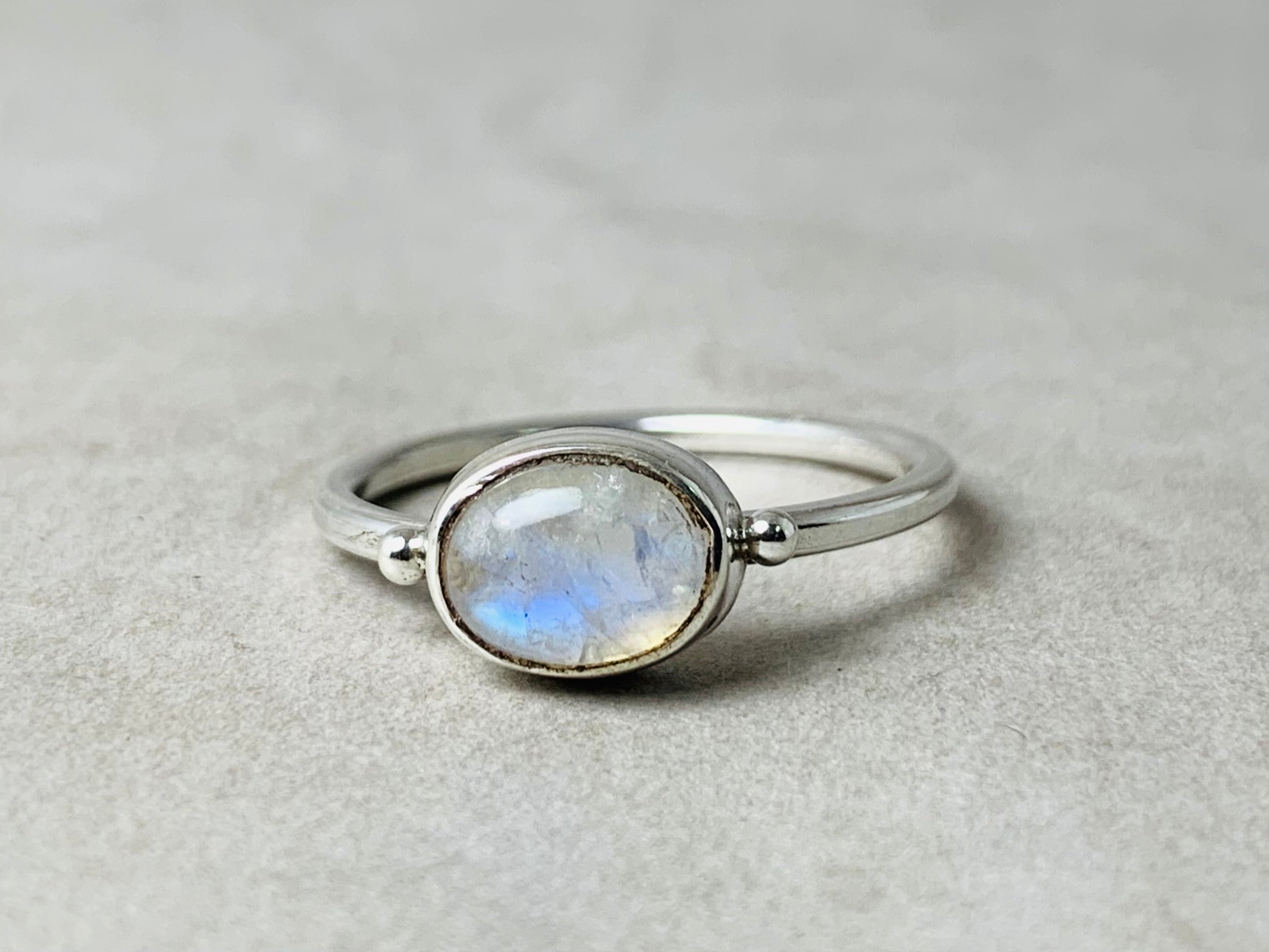 Minimalistischer Mondsteinring 925 Sterling Silber Ring Kleiner Mondstein Geburtsstein Juni Stapelbarer Ring Boho Damenring