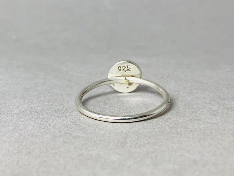 Kleiner Stapelring 925 Sterling Silber Zierlicher Ring Minimalistischer Ring Silber Handgemachter Ring Scheibenring