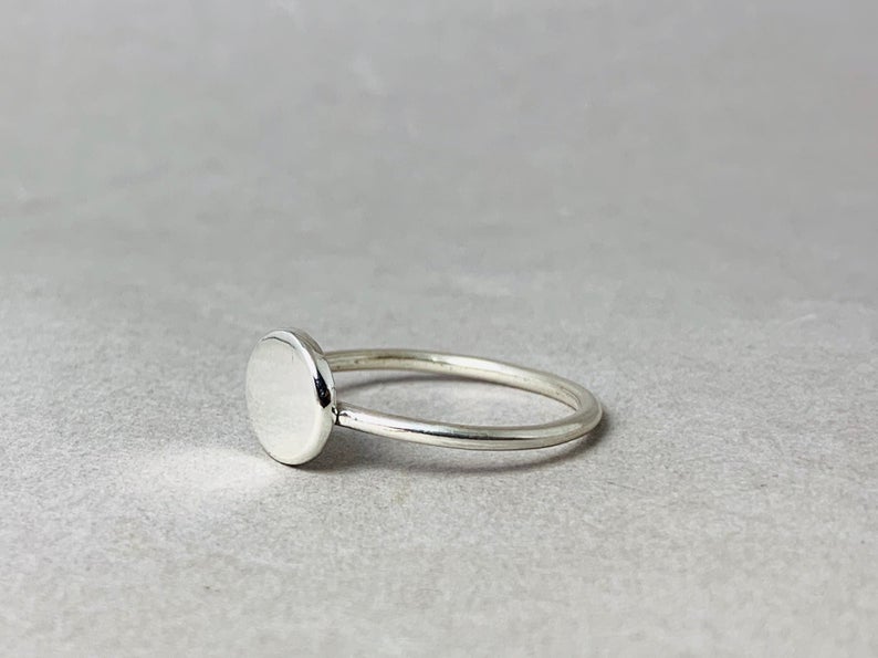 Kleiner Stapelring 925 Sterling Silber Zierlicher Ring Minimalistischer Ring Silber Handgemachter Ring Scheibenring